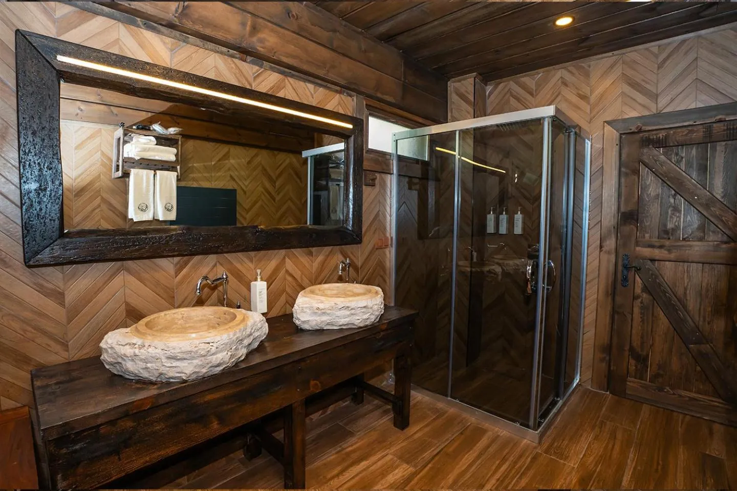 Shower in Bİ ABANT MASALI VİLLAGE HOTEL