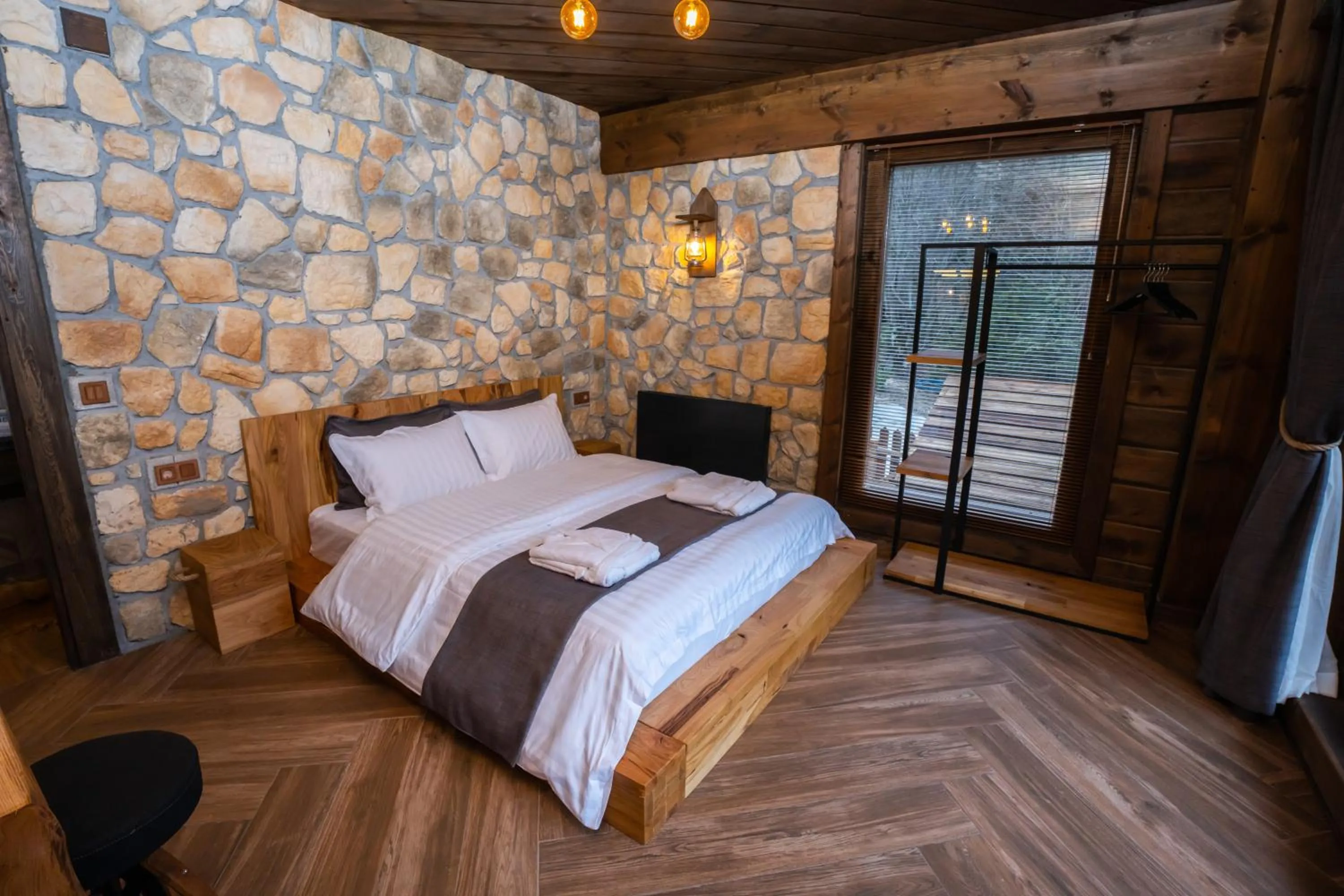 Bed in Bİ ABANT MASALI VİLLAGE HOTEL