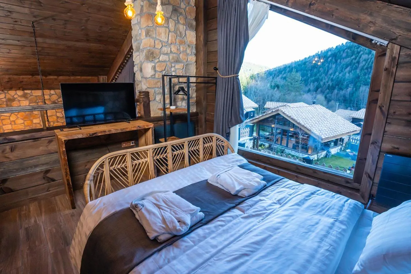 Natural landscape, Bed in Bİ ABANT MASALI VİLLAGE HOTEL