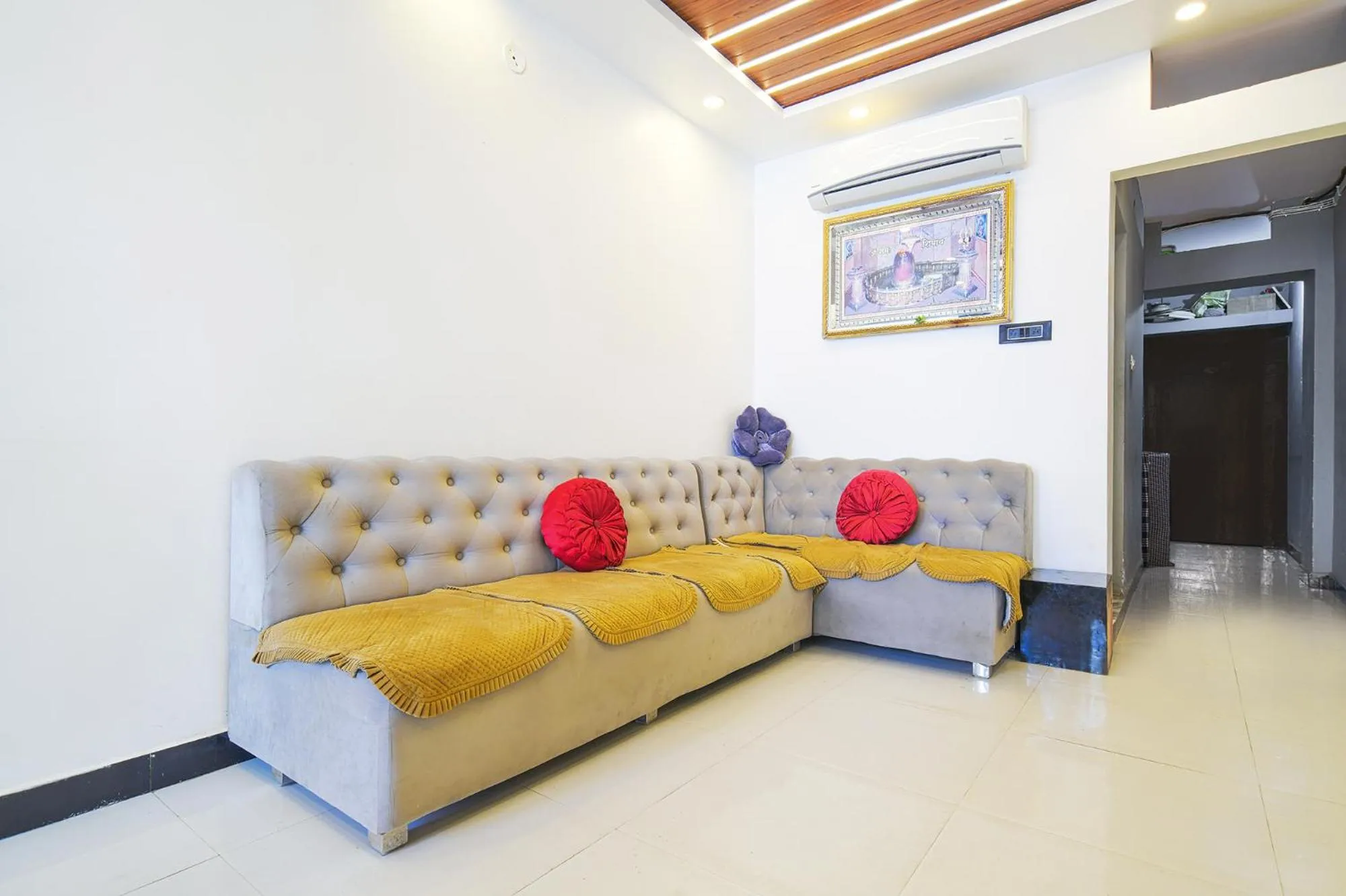 Seating area in FabHotel Shree Moti Palace