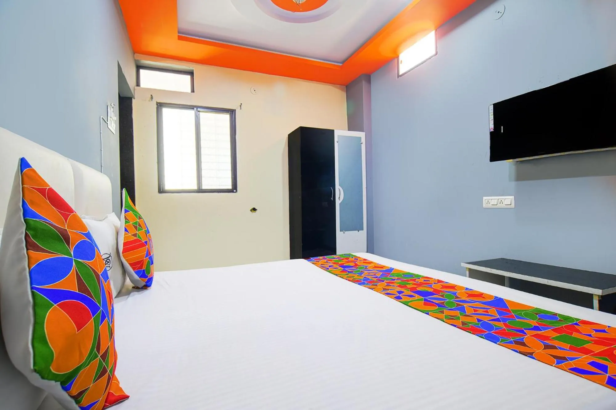 Bed in FabHotel Shree Moti Palace