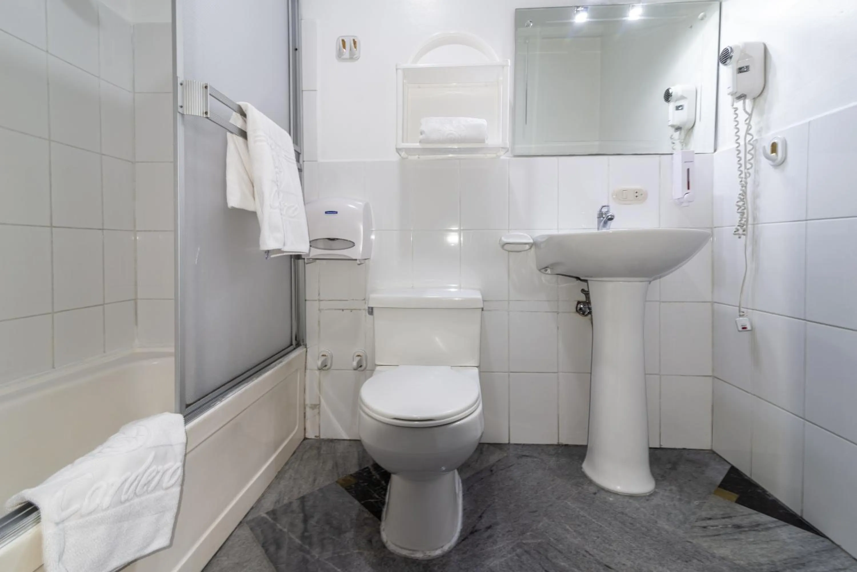 Bathroom in Hotel Cordero