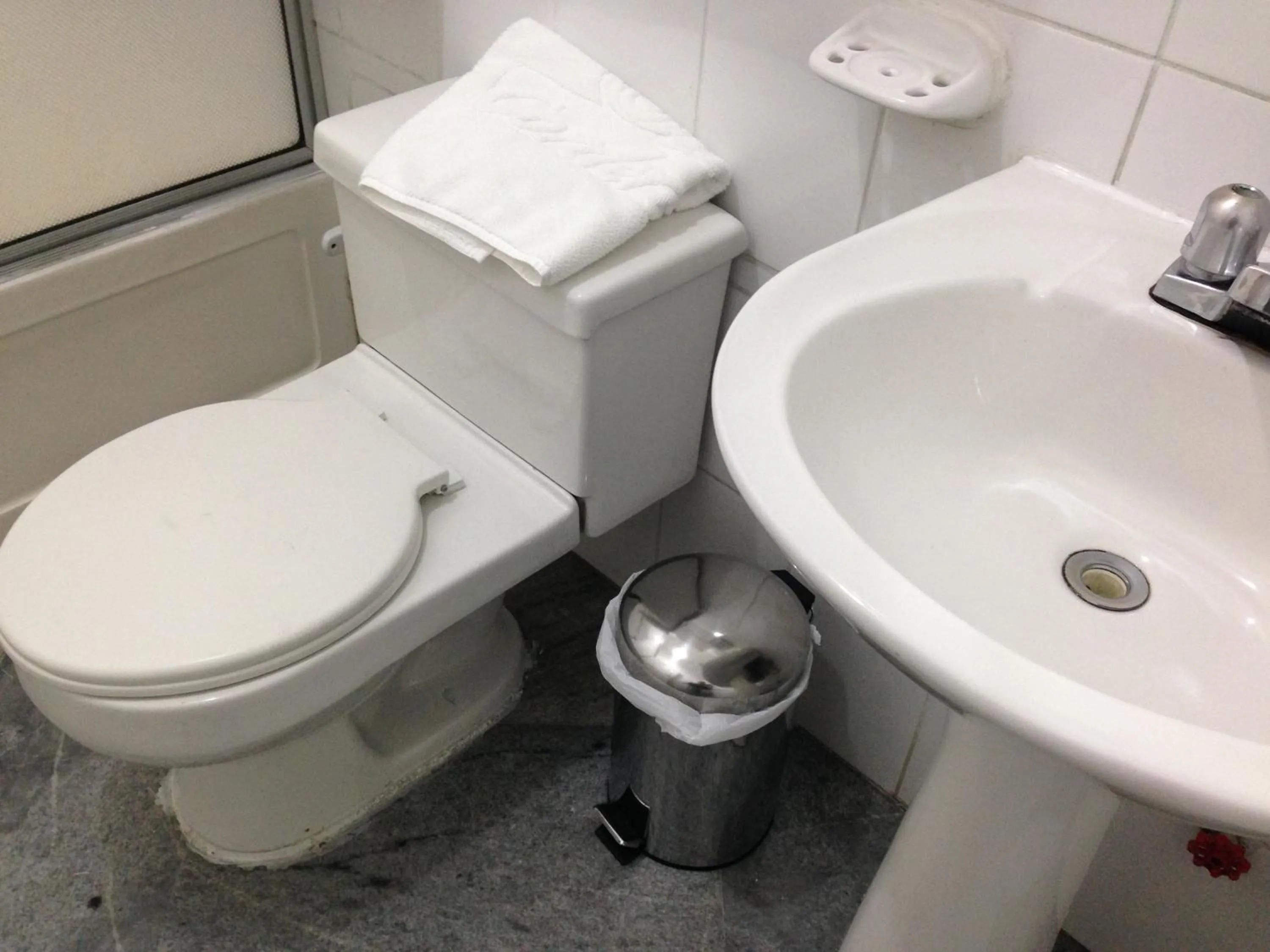 Toilet in Hotel Cordero