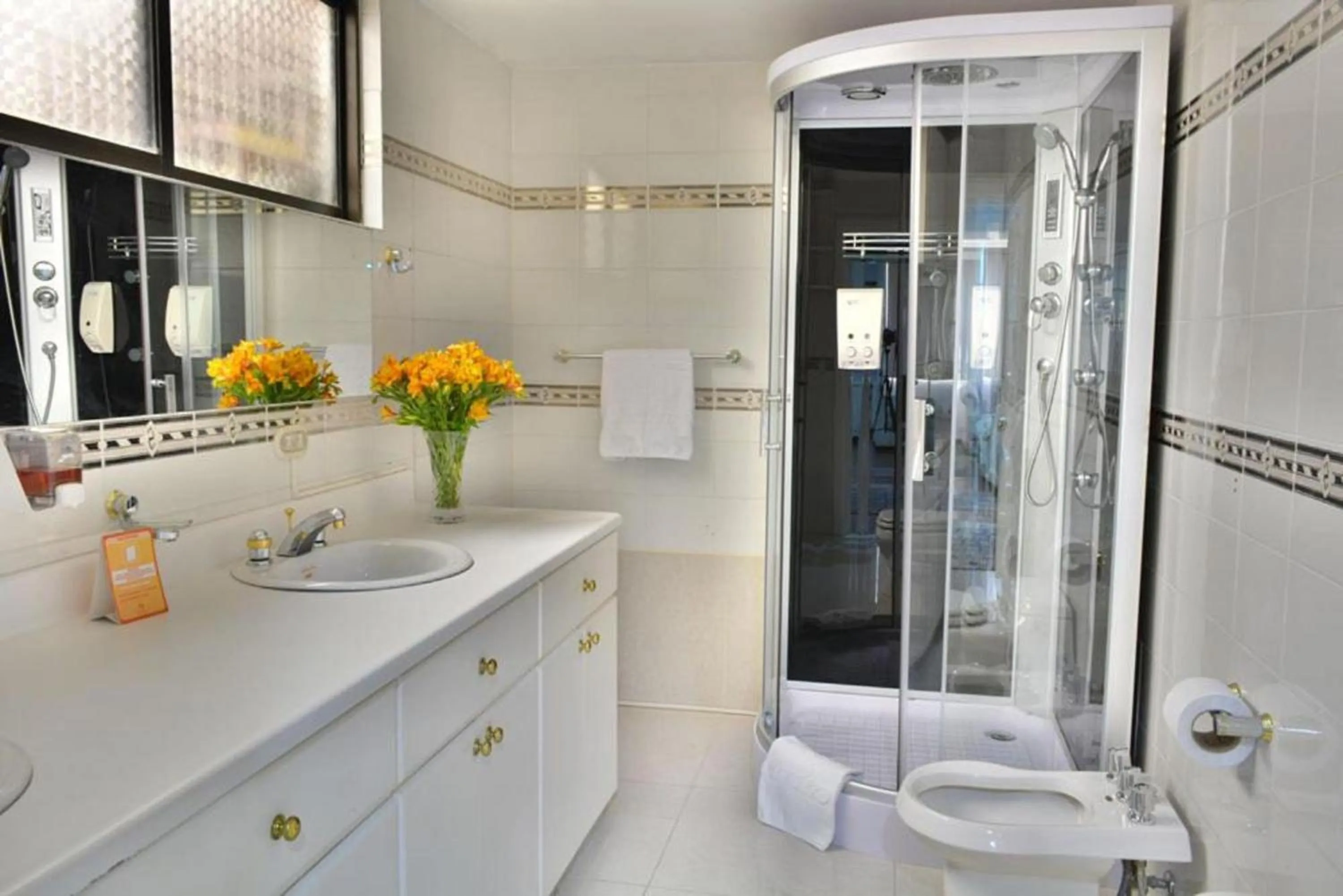 Bathroom in Hotel Cordero