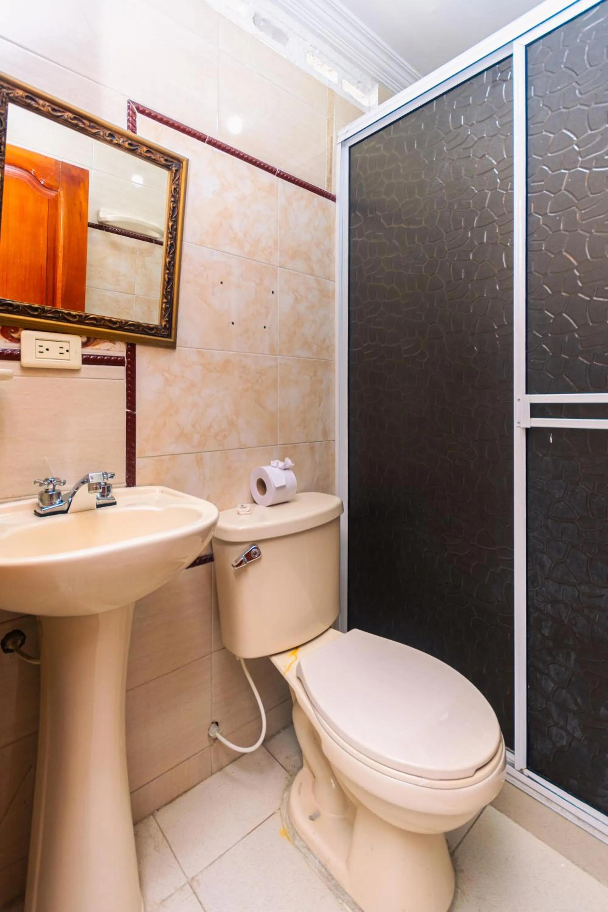 Shower in Hotel Med Cartagena