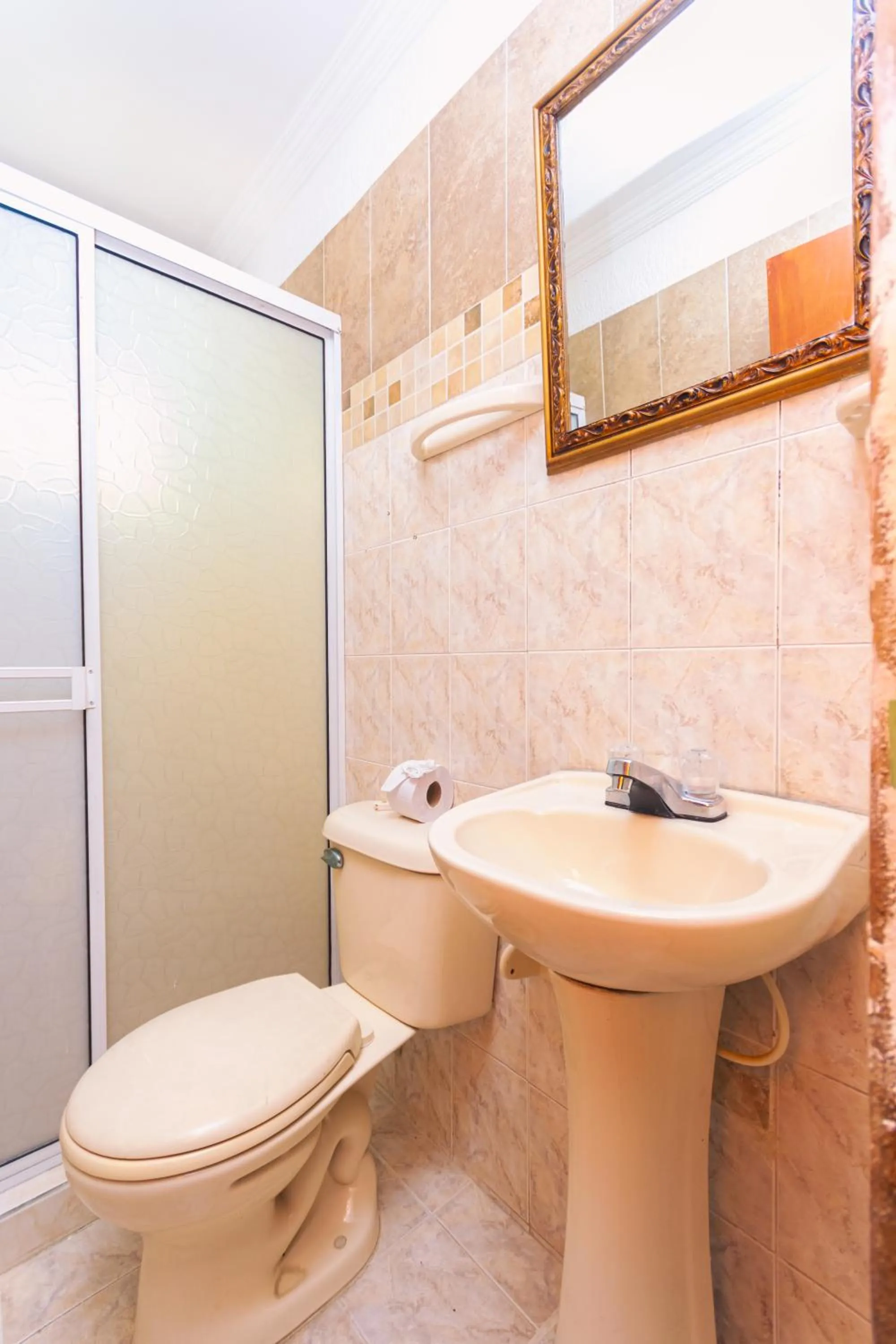 Toilet in Hotel Med Cartagena