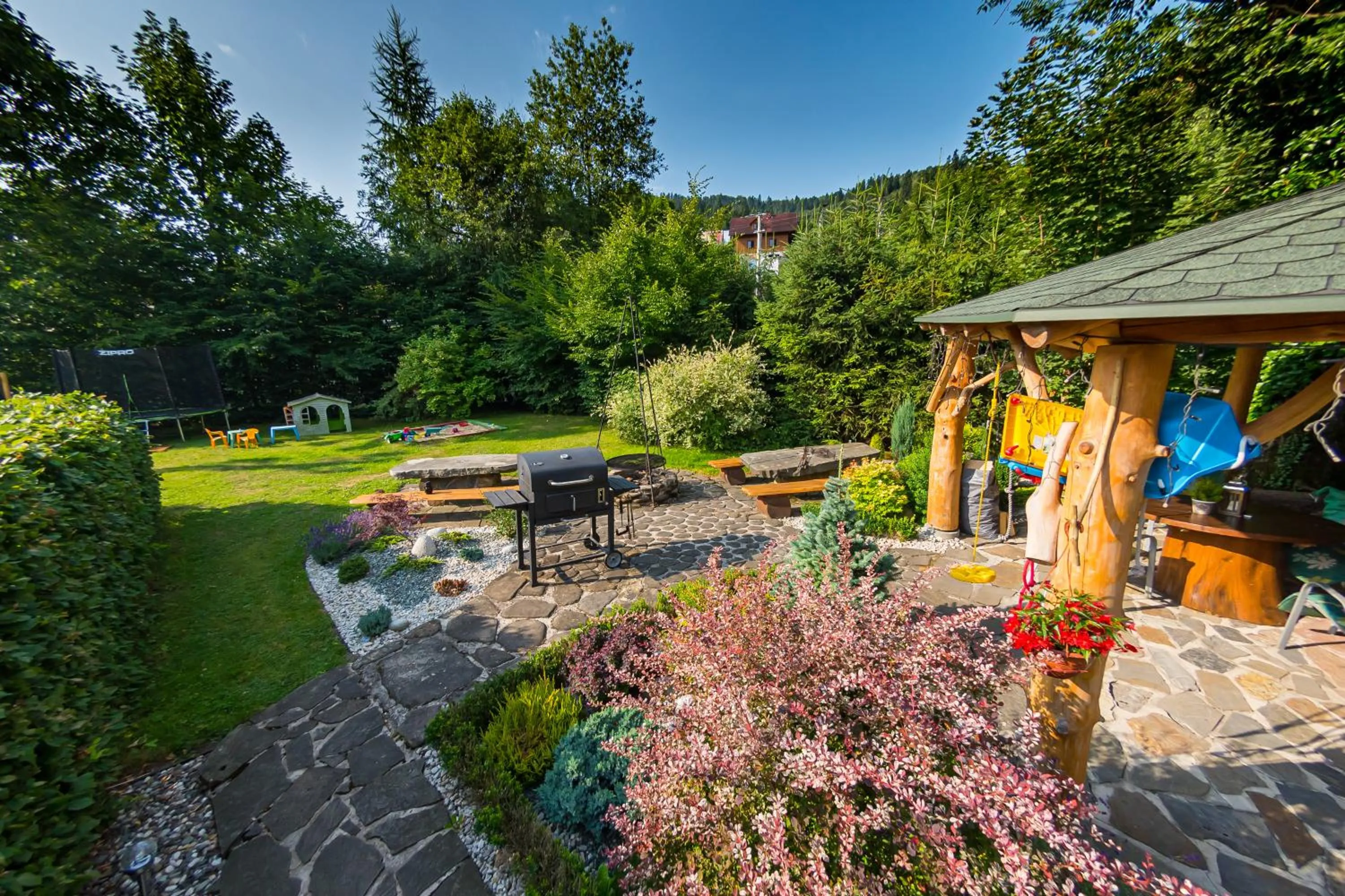 BBQ facilities in Willa Emilia