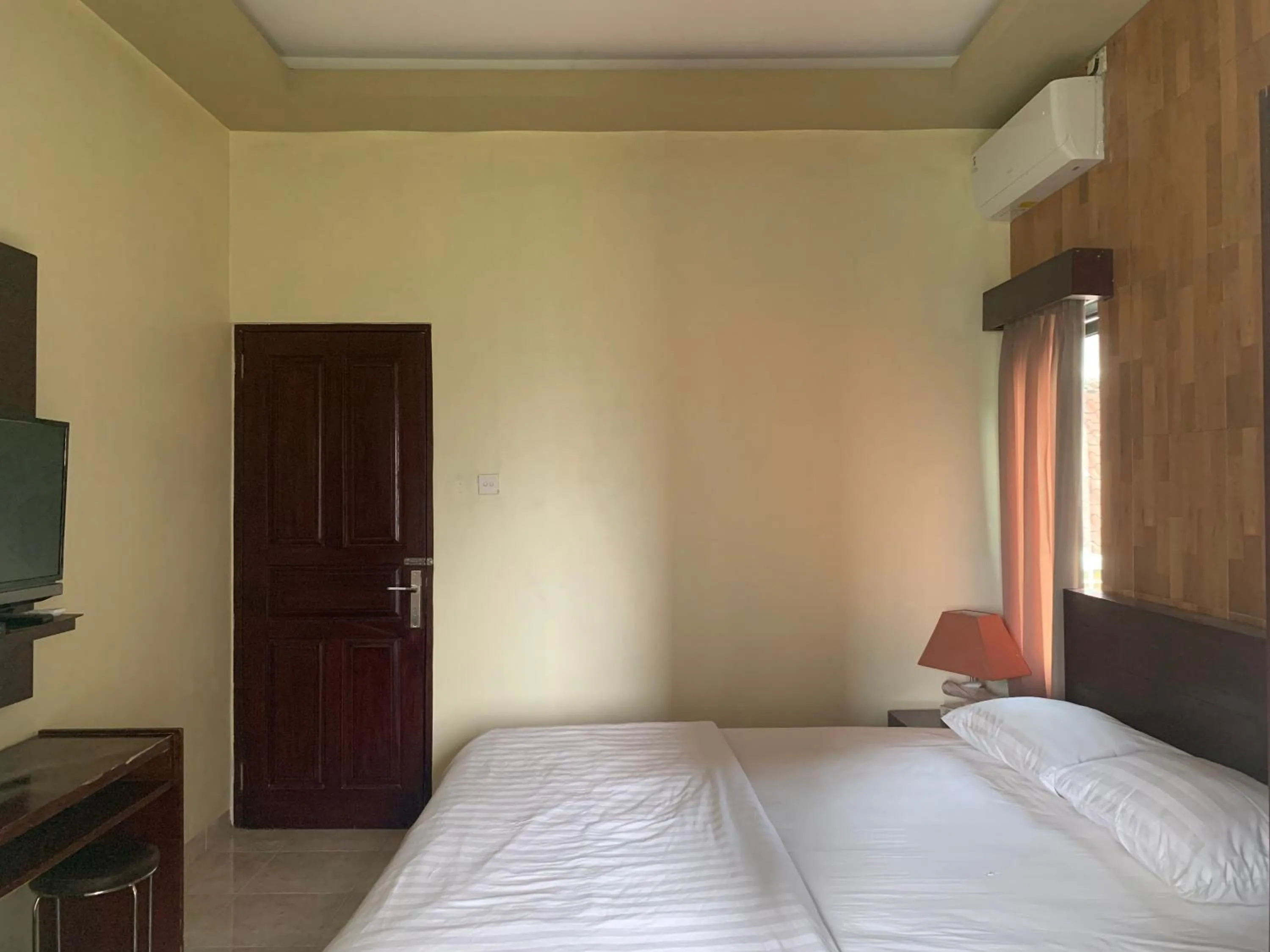 Bed in Cozy Palm Villa