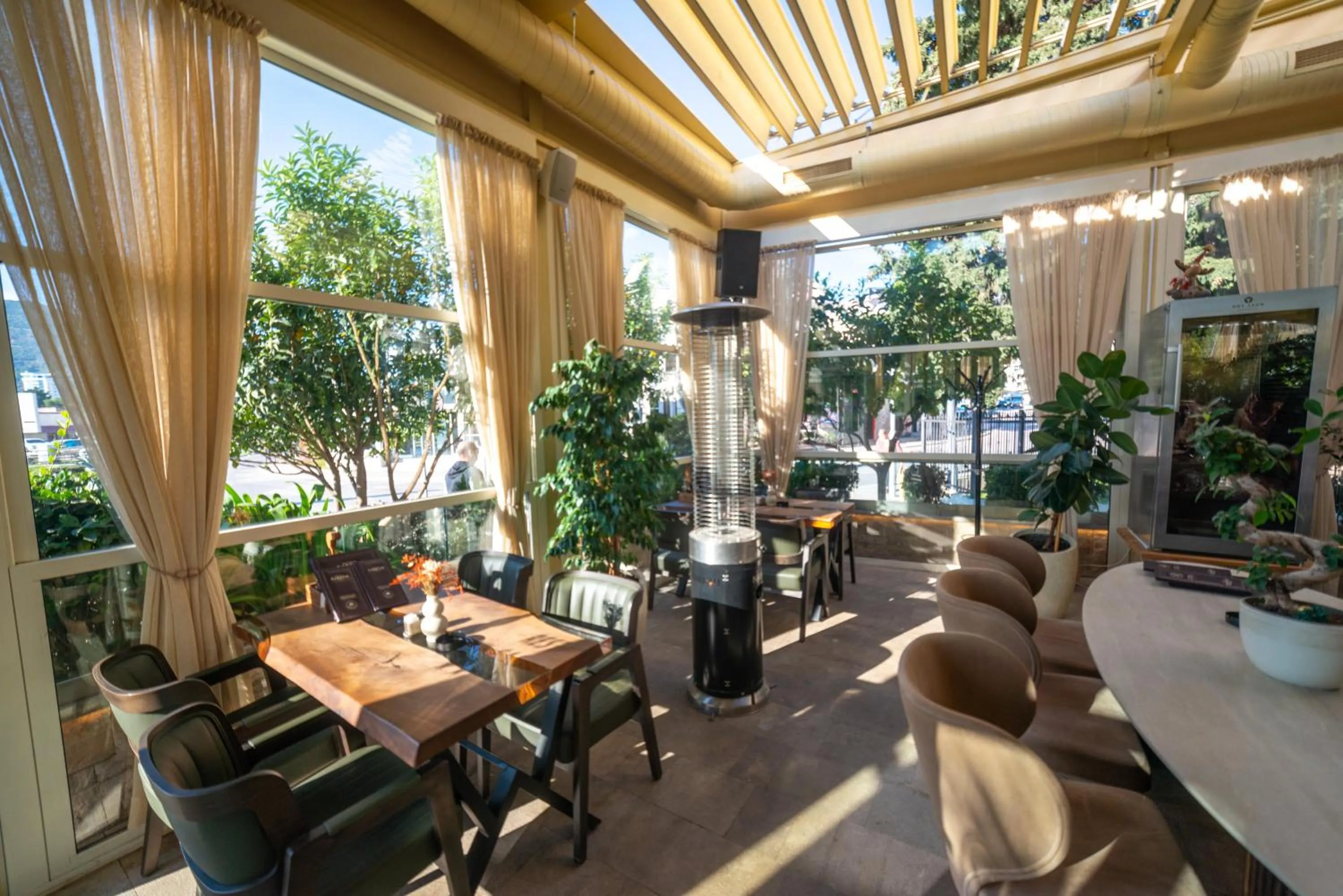 Restaurant/places to eat in Hotel Imperial Conference & Spa