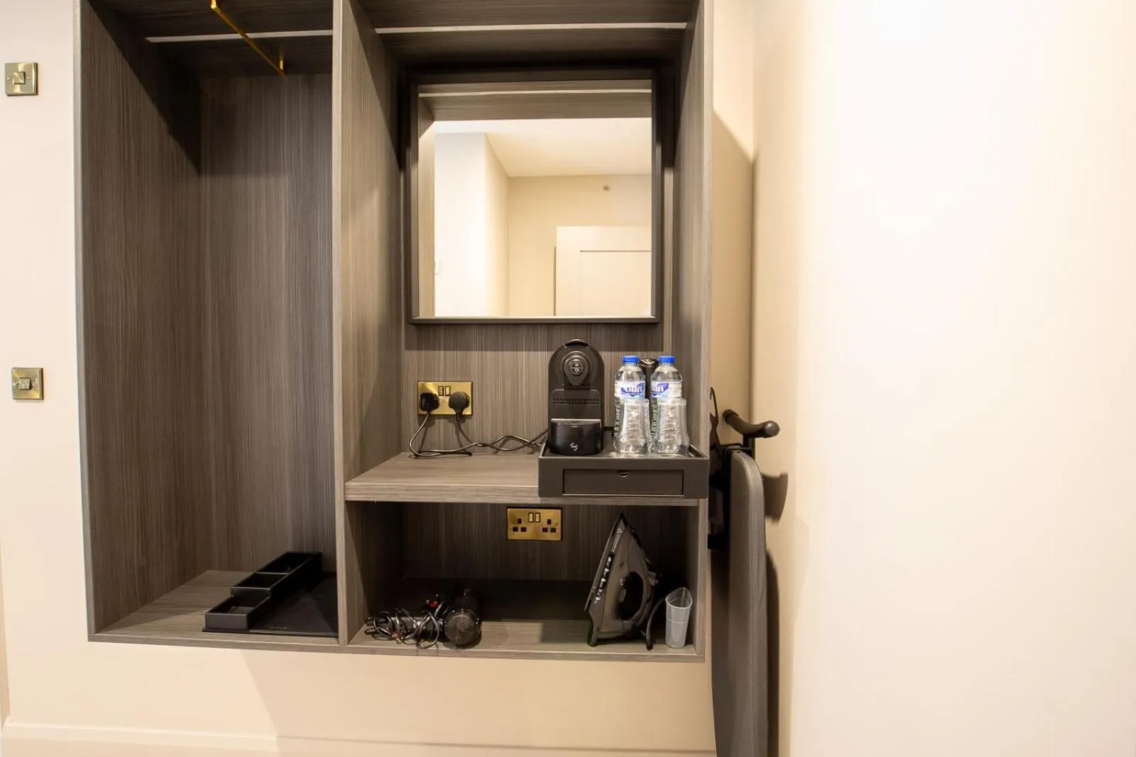 Coffee/tea facilities in The Abbeygate Townhouse