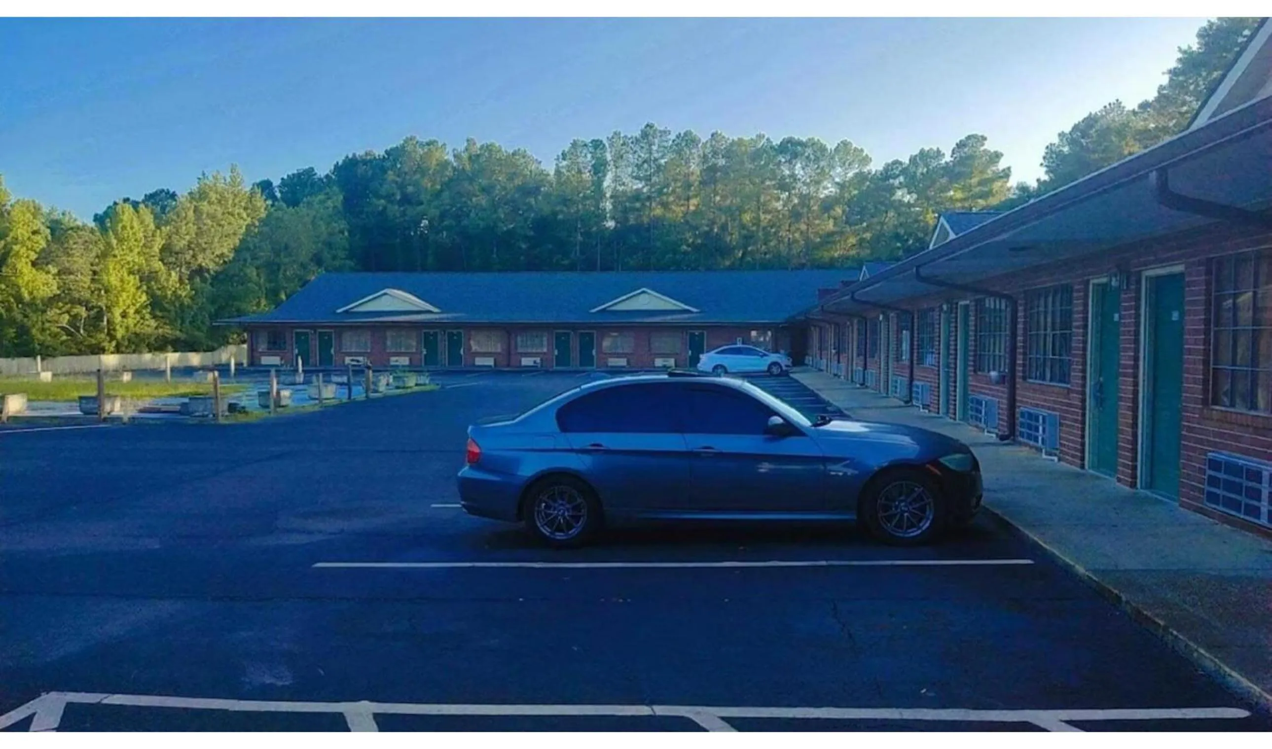 Parking in Northgate Inn by Townhouse Hattiesburg I-59