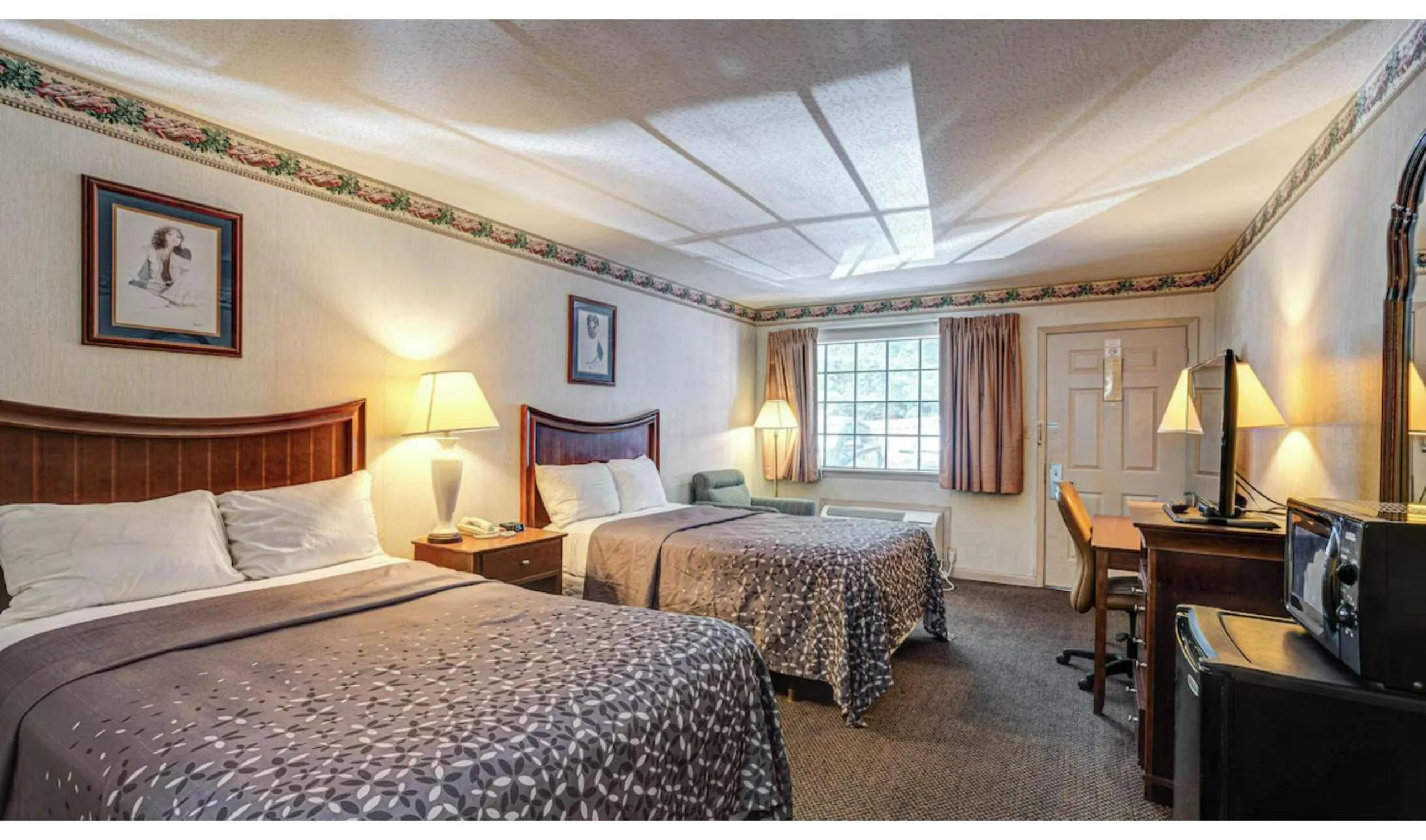 Bedroom, Bed in Northgate Inn by Townhouse Hattiesburg I-59