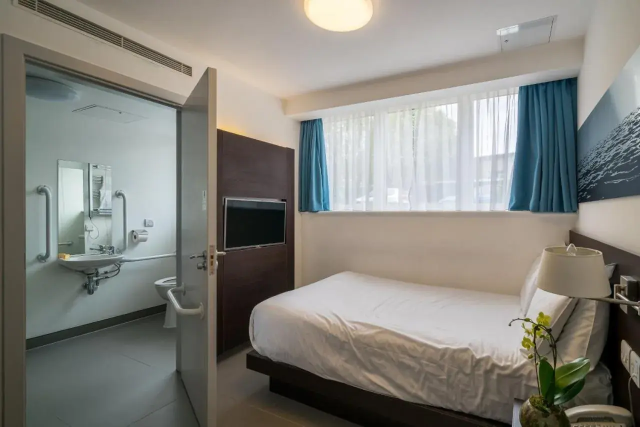 Double Room - Disability Access in Pelican London Hotel and Residence Double Room - Disability Access in Pelican London Hotel and Residence