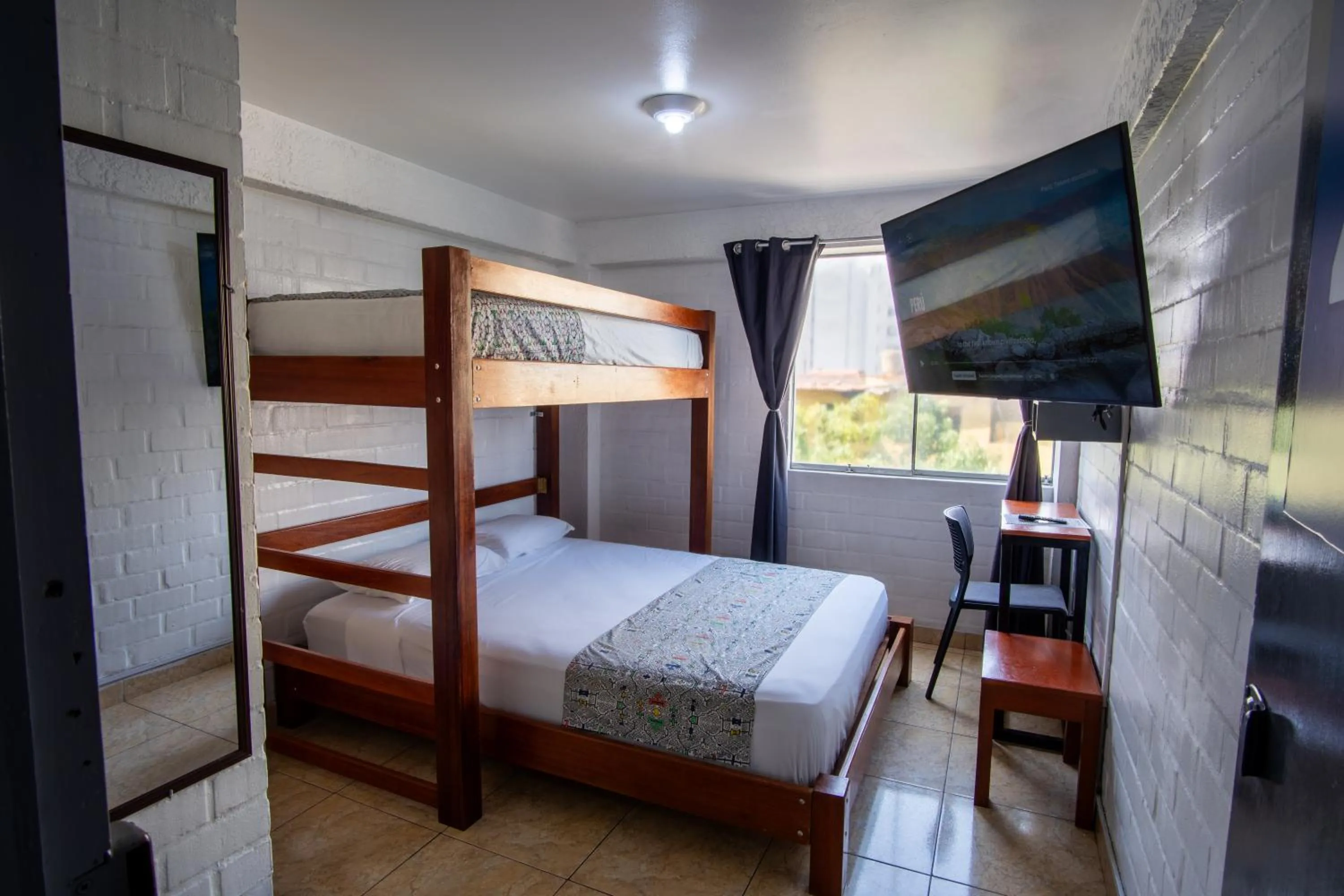 Communal lounge/ TV room, Bed in Magdalen House