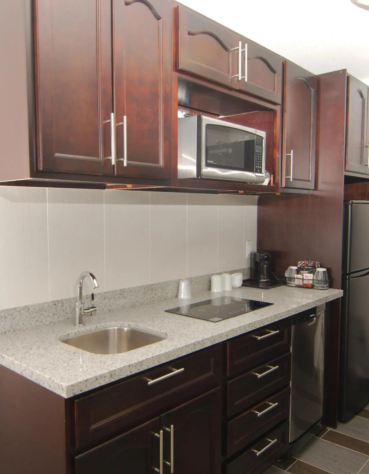 Kitchen or kitchenette in Paradise Inn and Suites Redwater