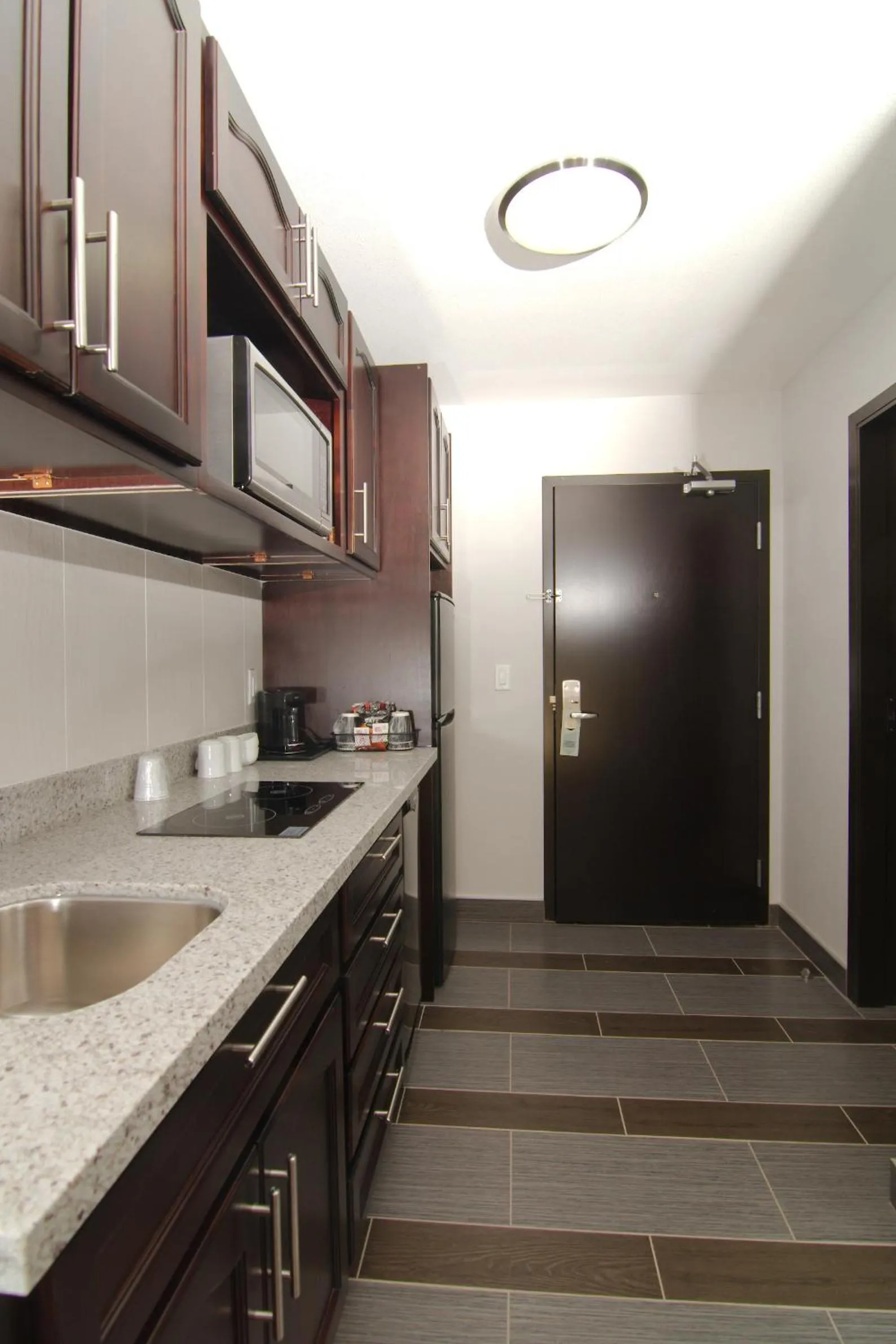 Kitchen or kitchenette in Paradise Inn and Suites Redwater