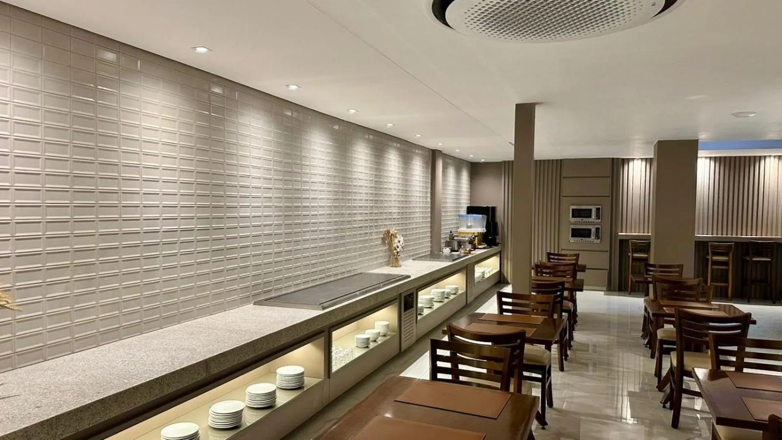 Restaurant/places to eat in Hotel Arujá