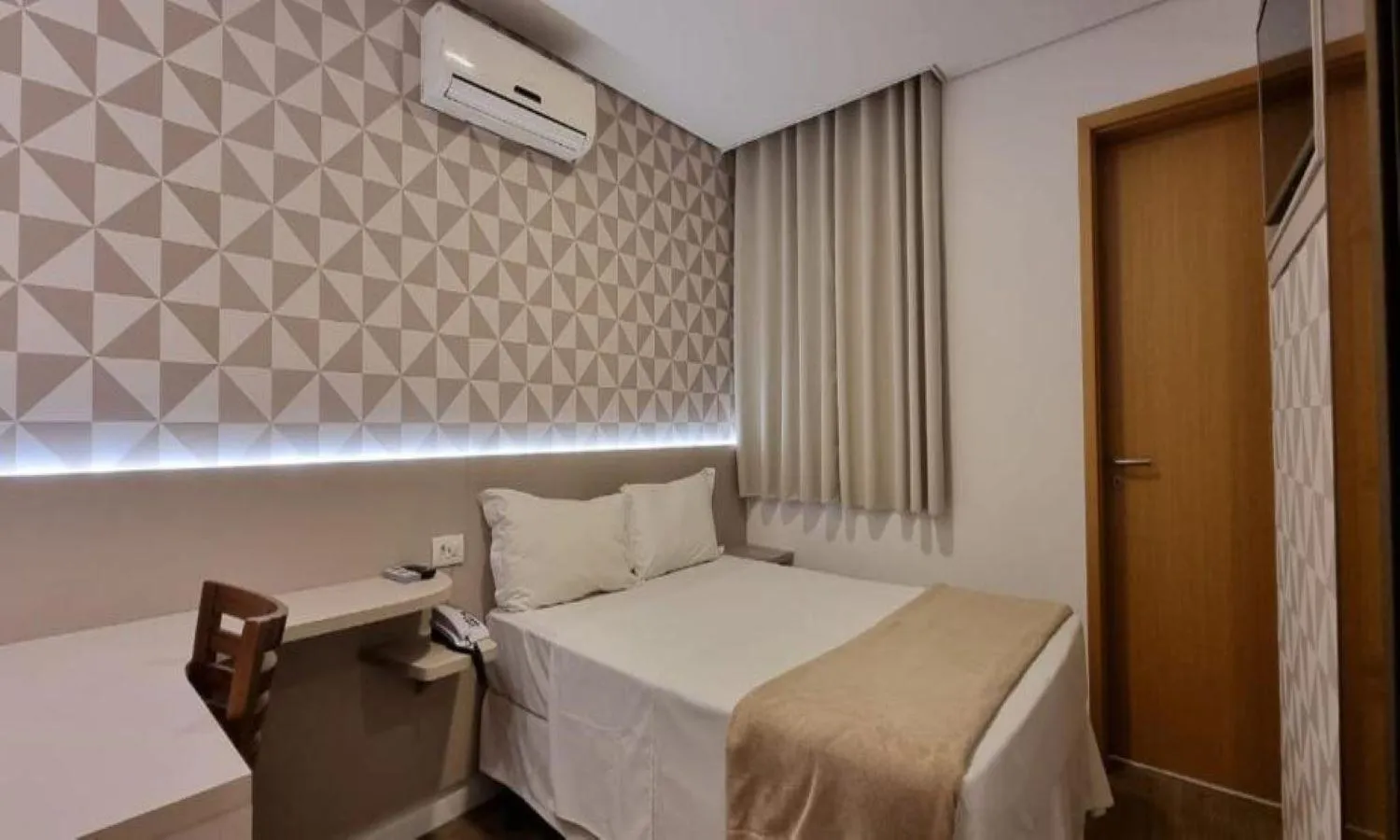 TV and multimedia, Bed in Hotel Arujá