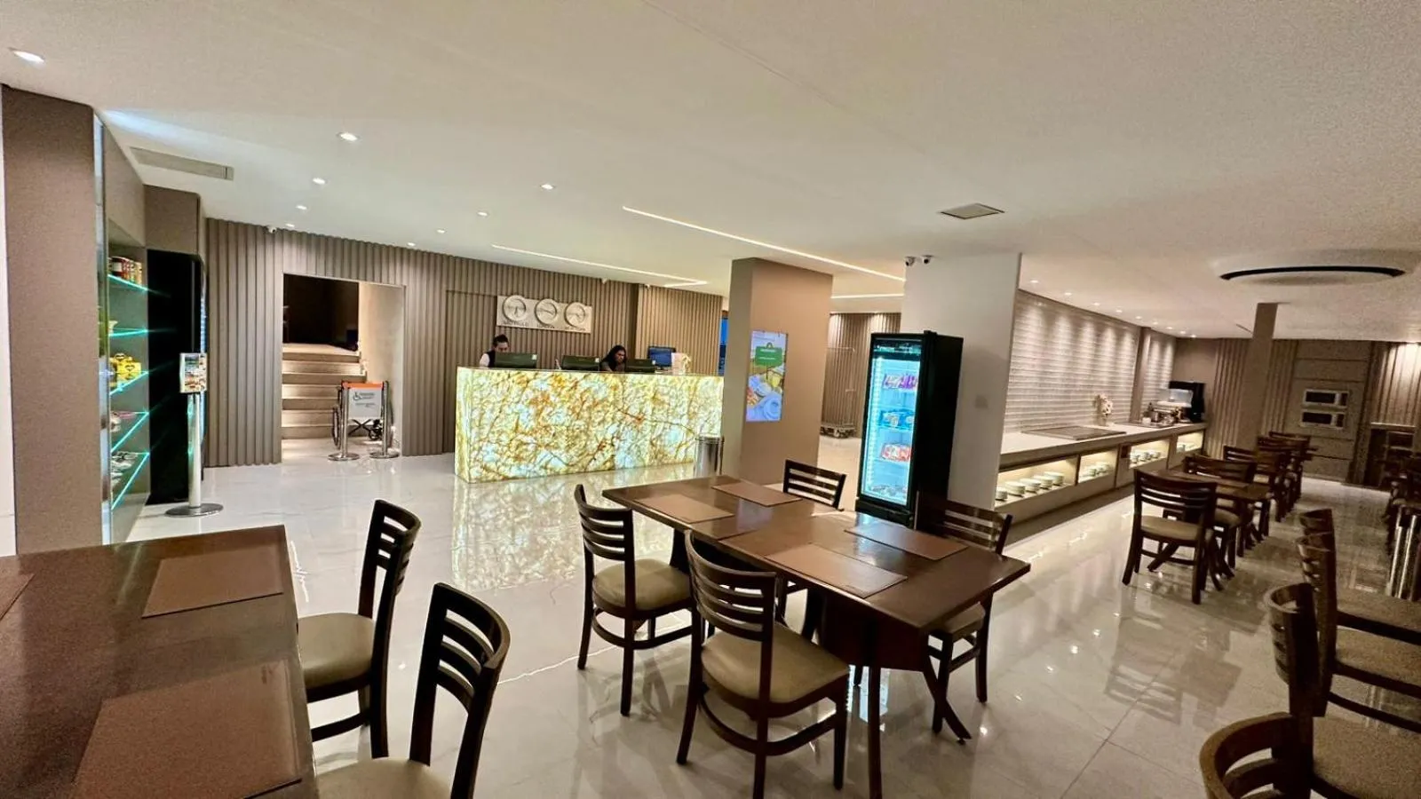 Restaurant/places to eat in Hotel Arujá