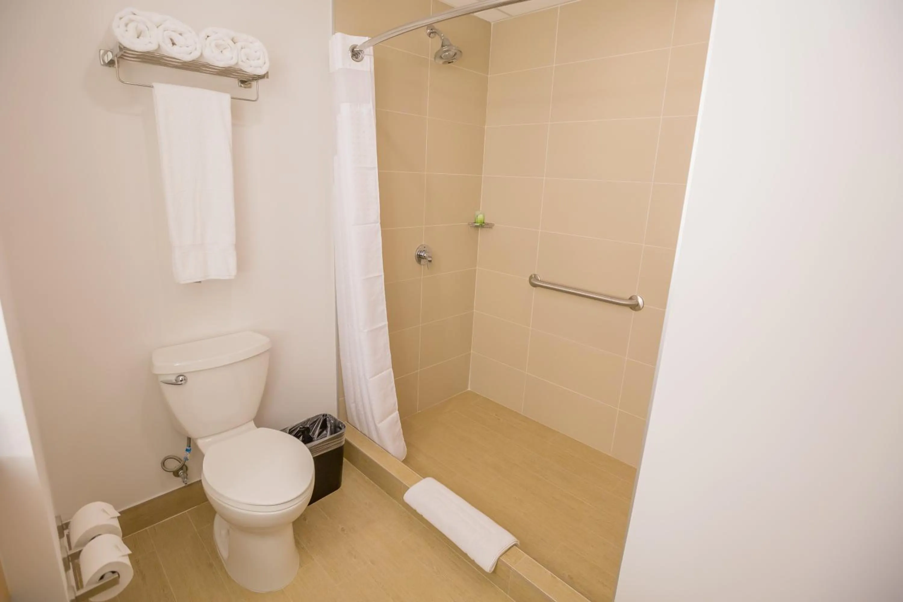Bathroom in Holiday Inn Express Managua by IHG