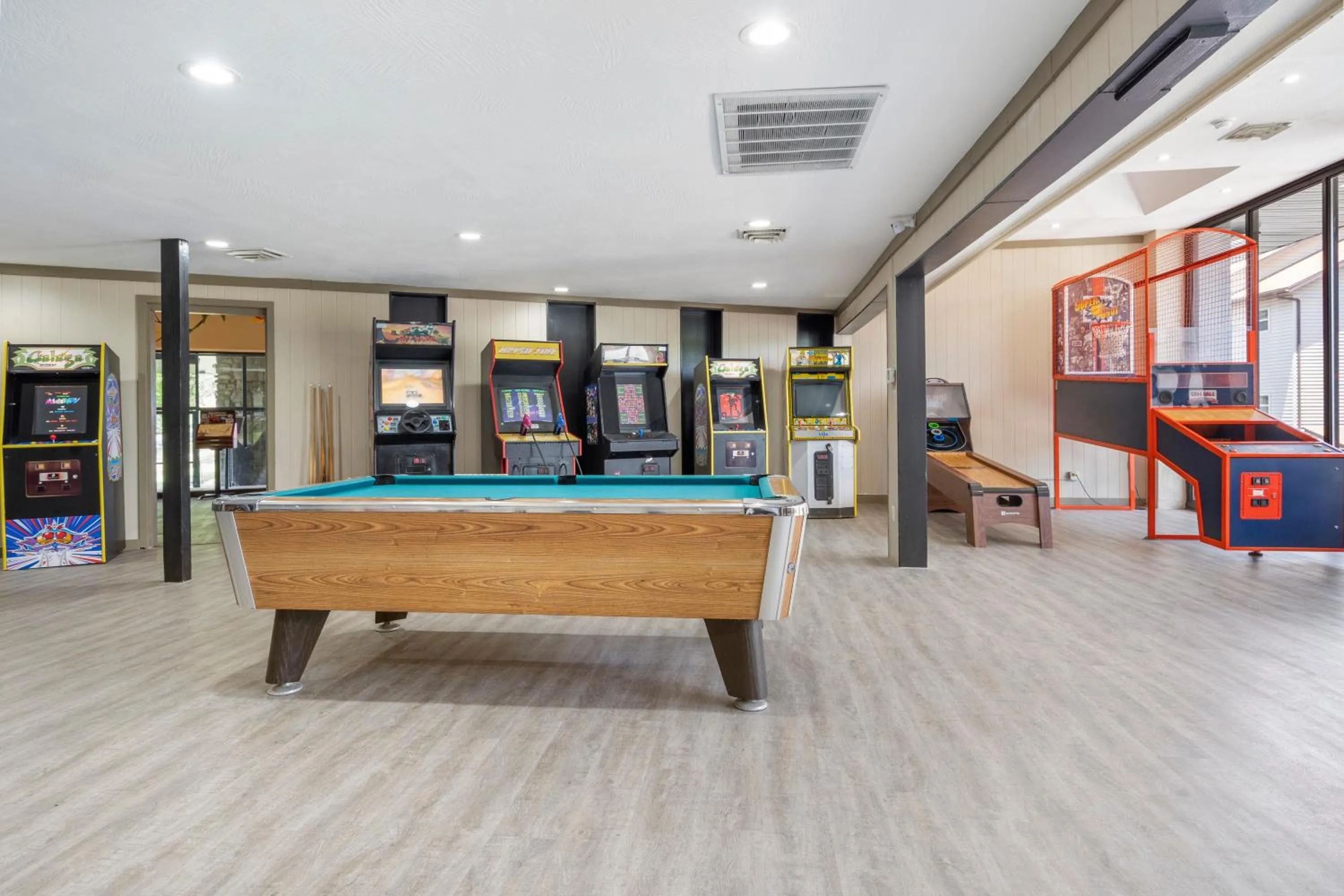 Game Room in Rock Lane Resort & Marina