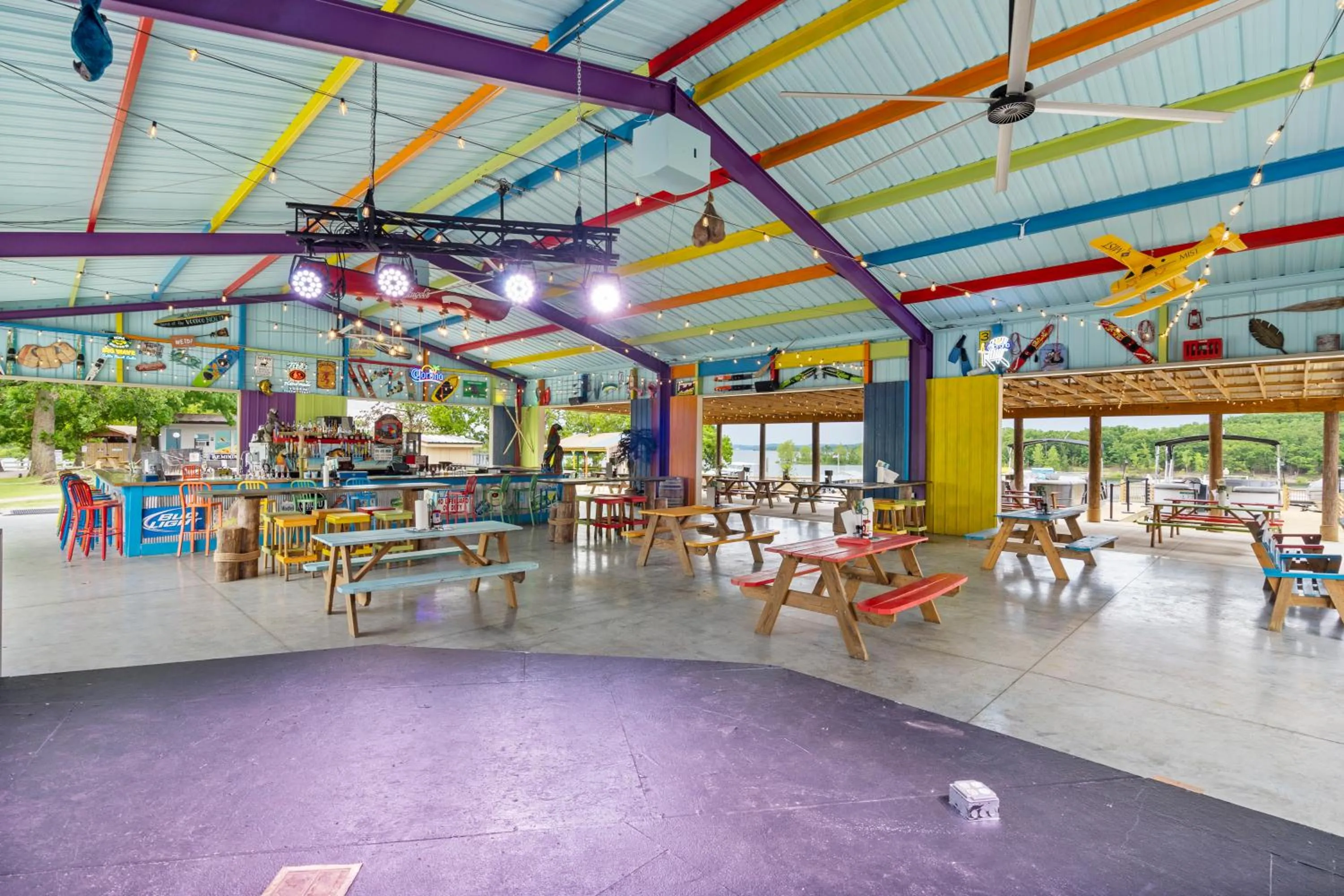 Lounge or bar in Rock Lane Resort & Marina