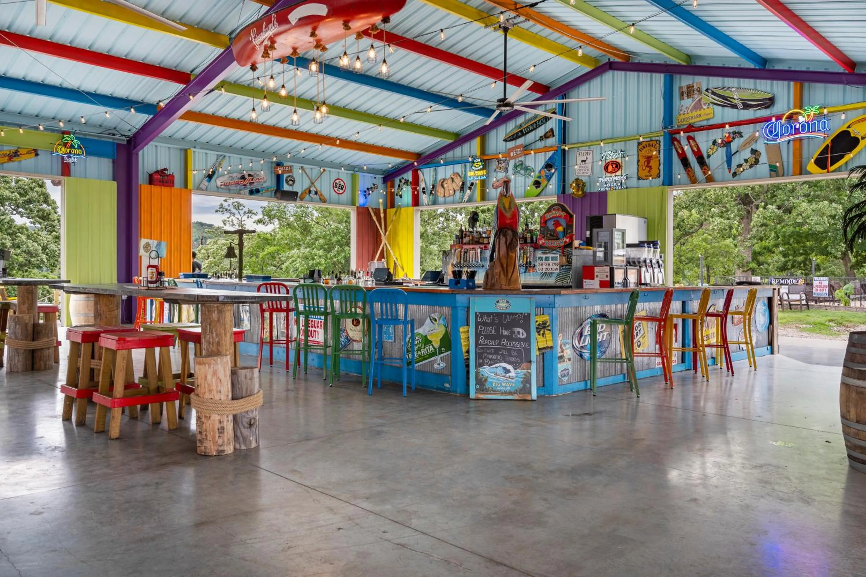 Lounge or bar in Rock Lane Resort & Marina