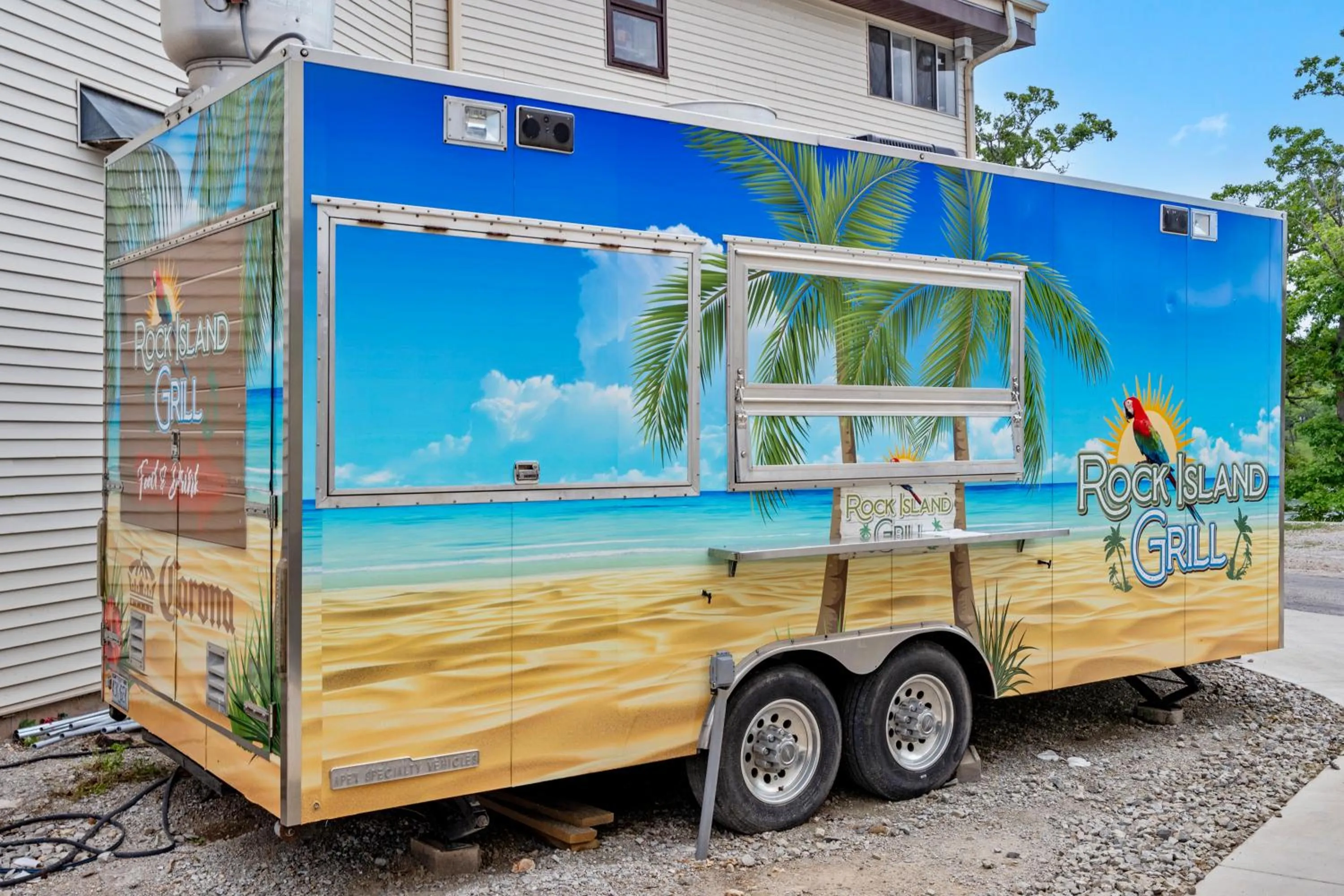 Food and drinks in Rock Lane Resort & Marina