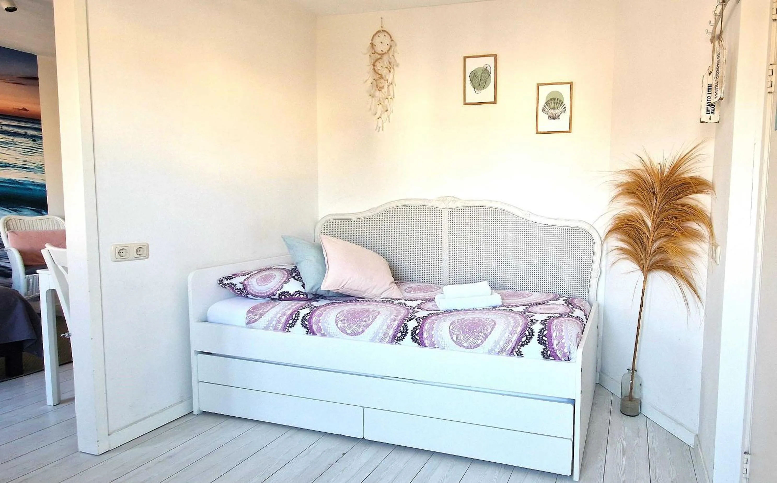 Bed in Pension Zandvoort aan Zee