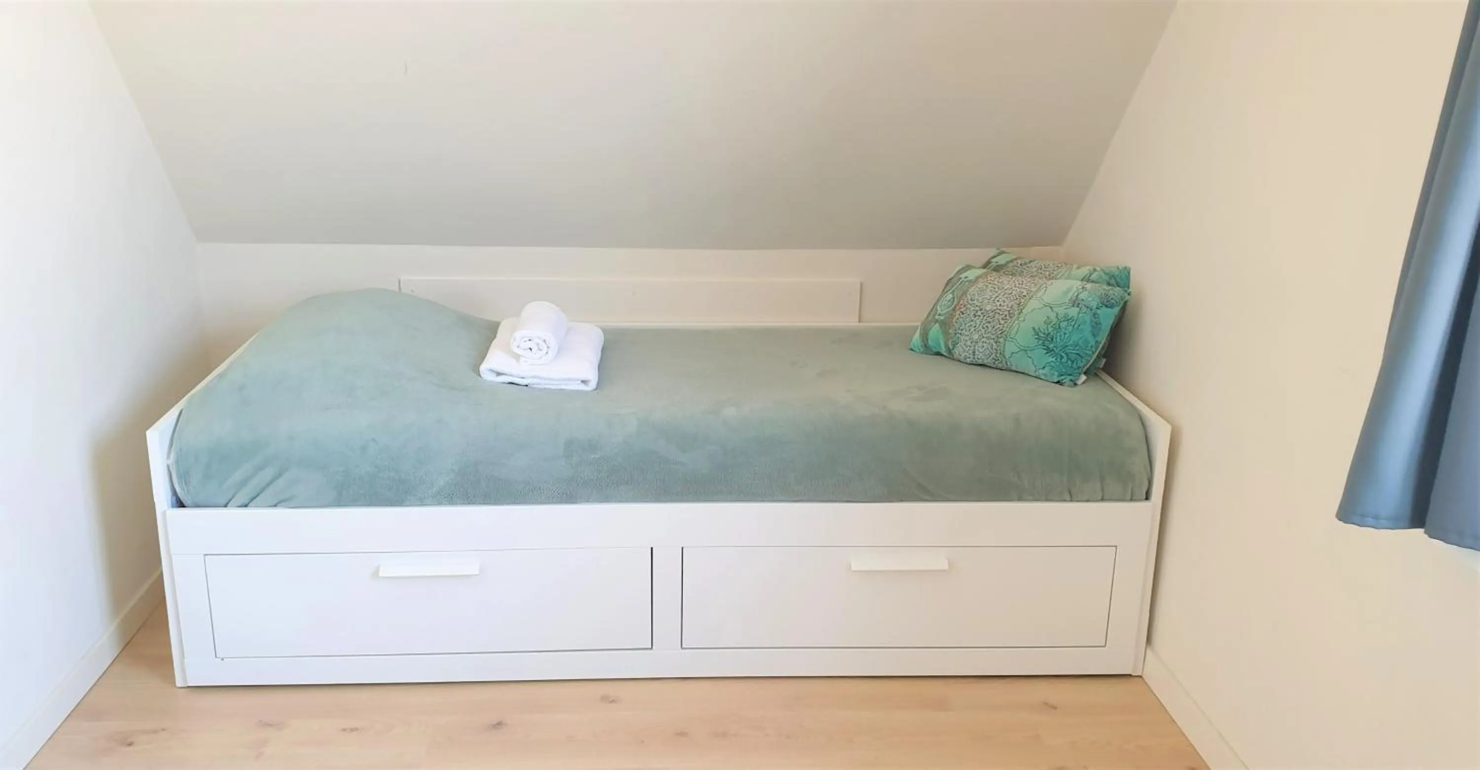 Bed in Pension Zandvoort aan Zee