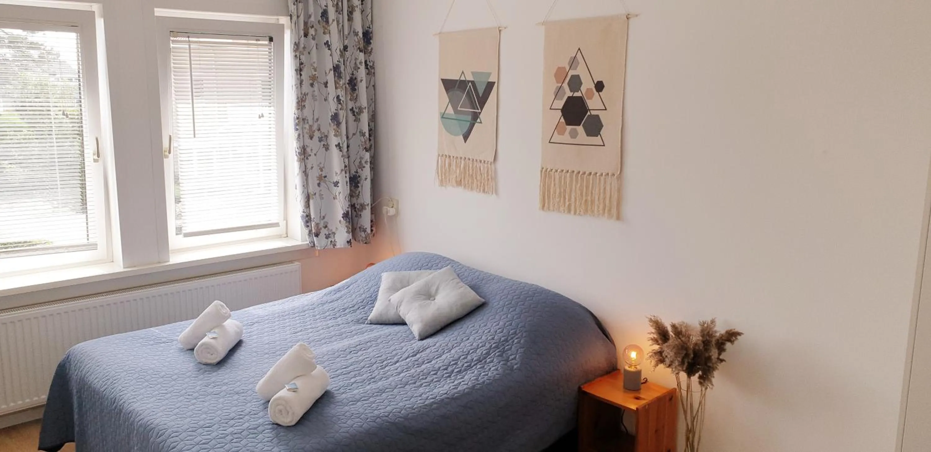 Bed in Pension Zandvoort aan Zee