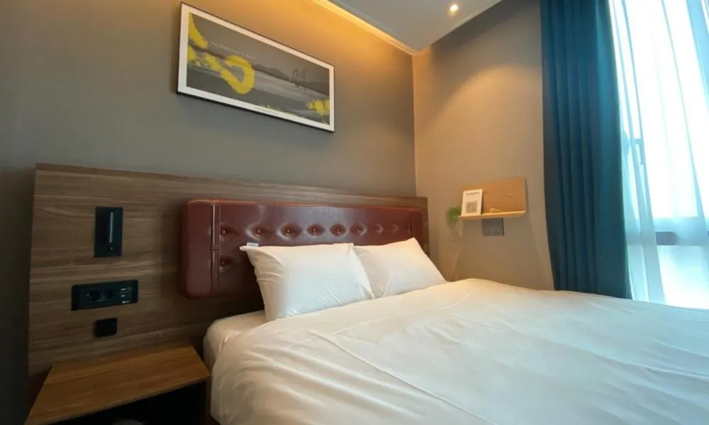 Bed in D OV Haeundae Hotel