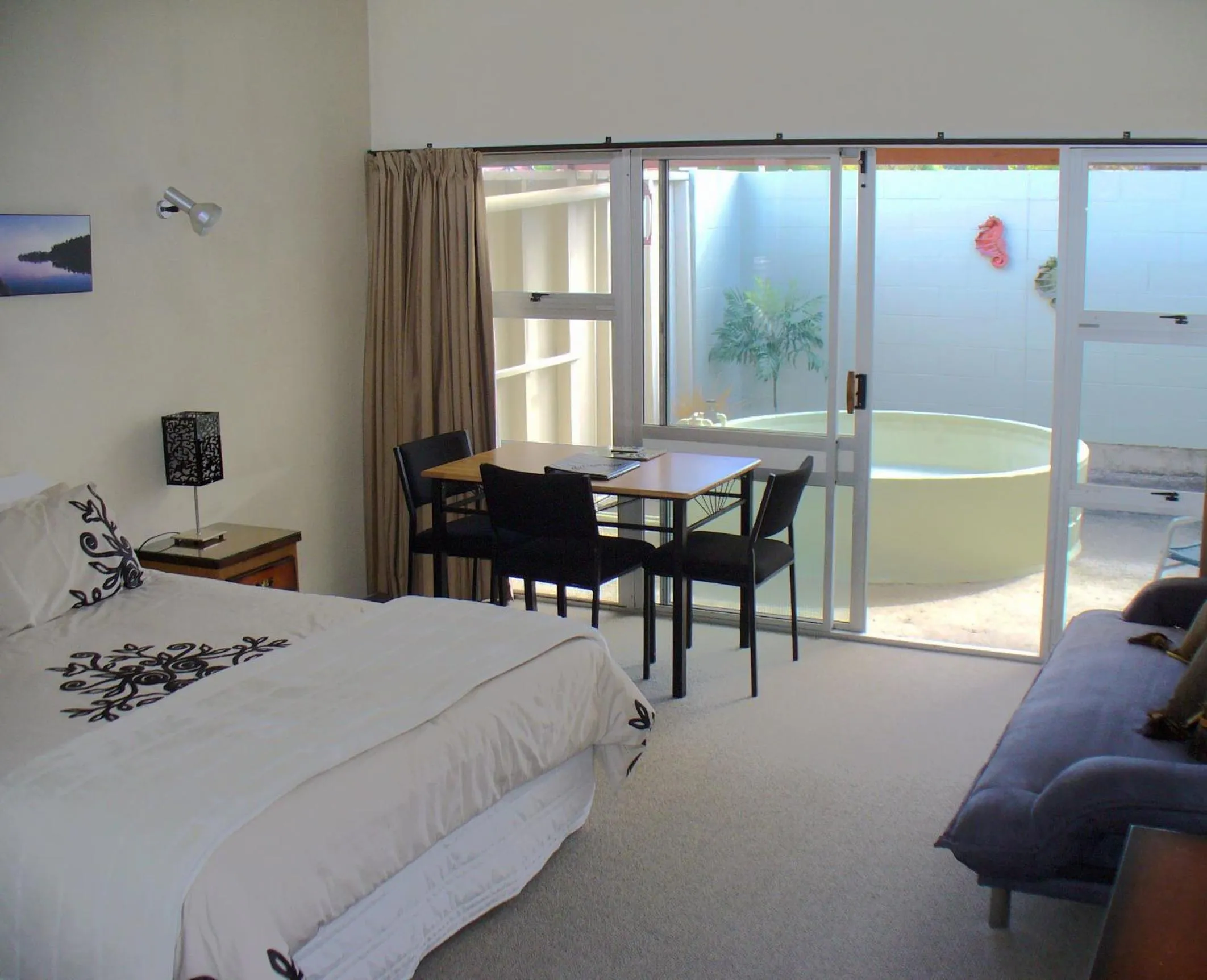 Balcony/Terrace, Bed in Kuirau Park Motor Lodge- Thermal Mineral pool