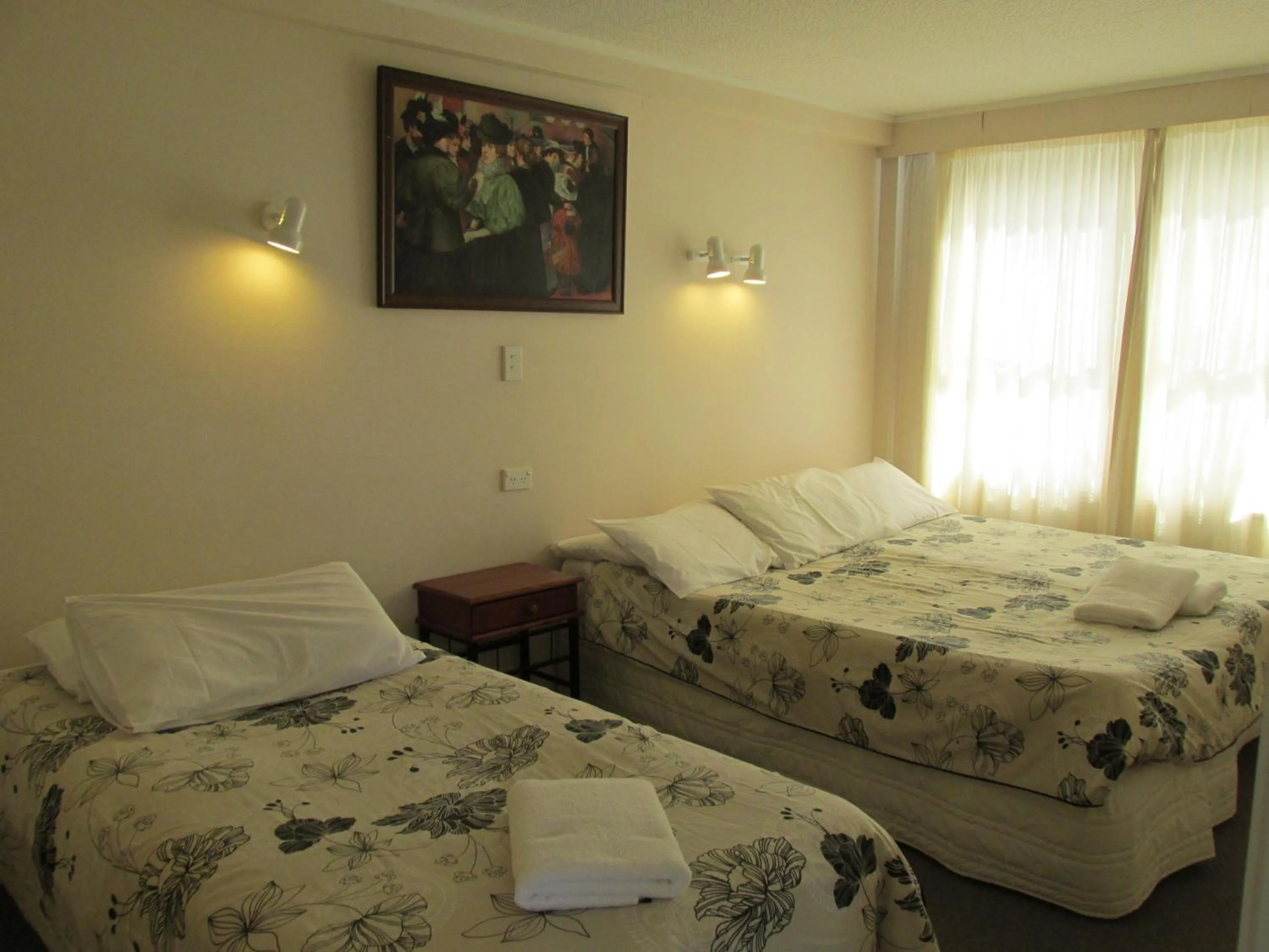 Photo of the whole room, Bed in Kuirau Park Motor Lodge- Thermal Mineral pool