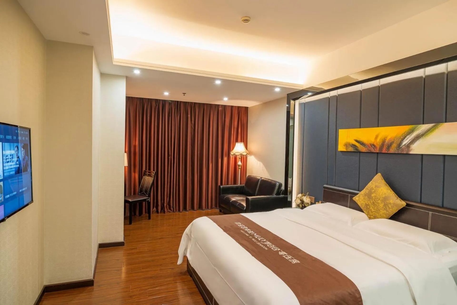 Bed in Green Island Holiday Hotel