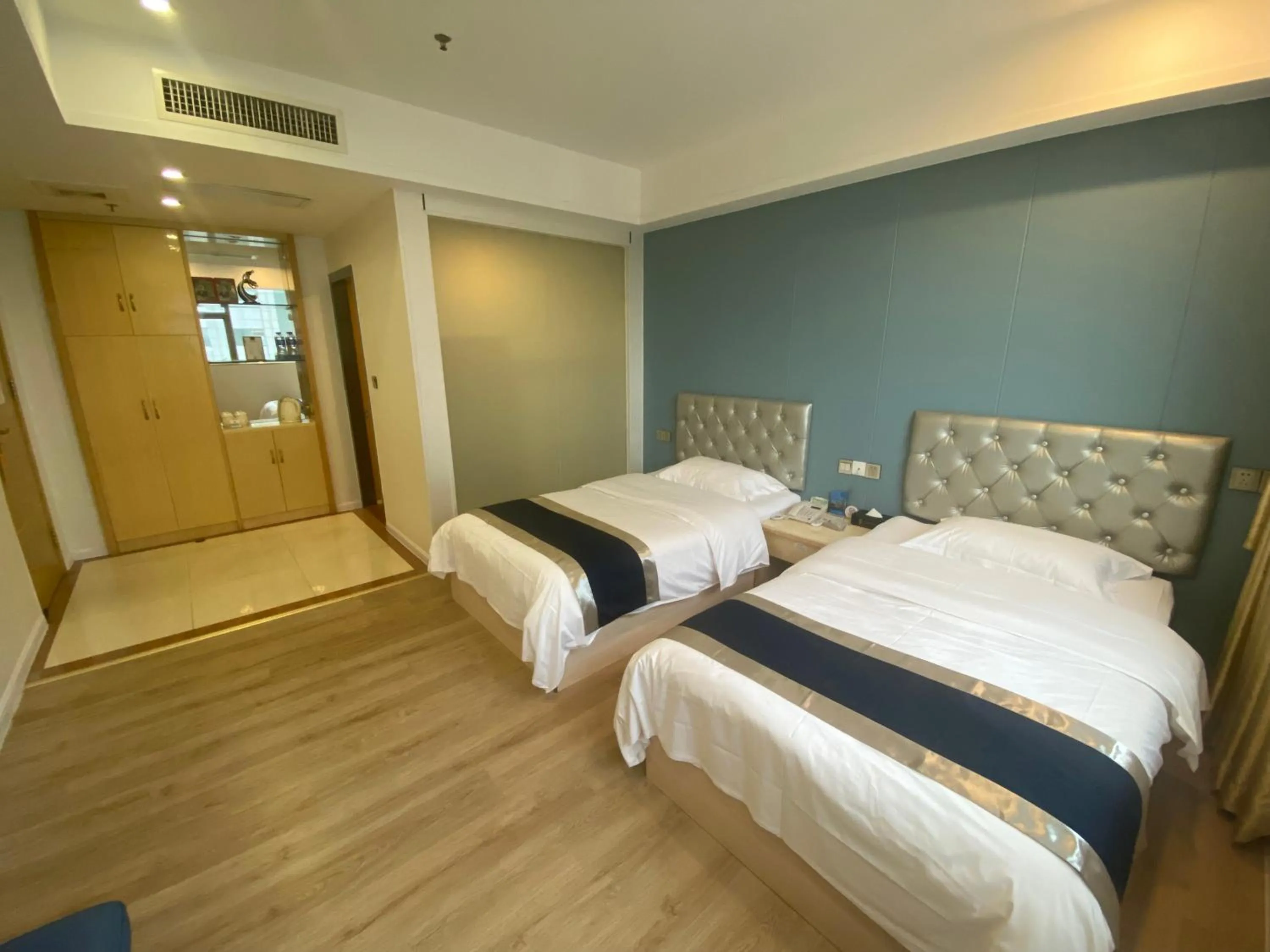 Bed in Green Island Holiday Hotel