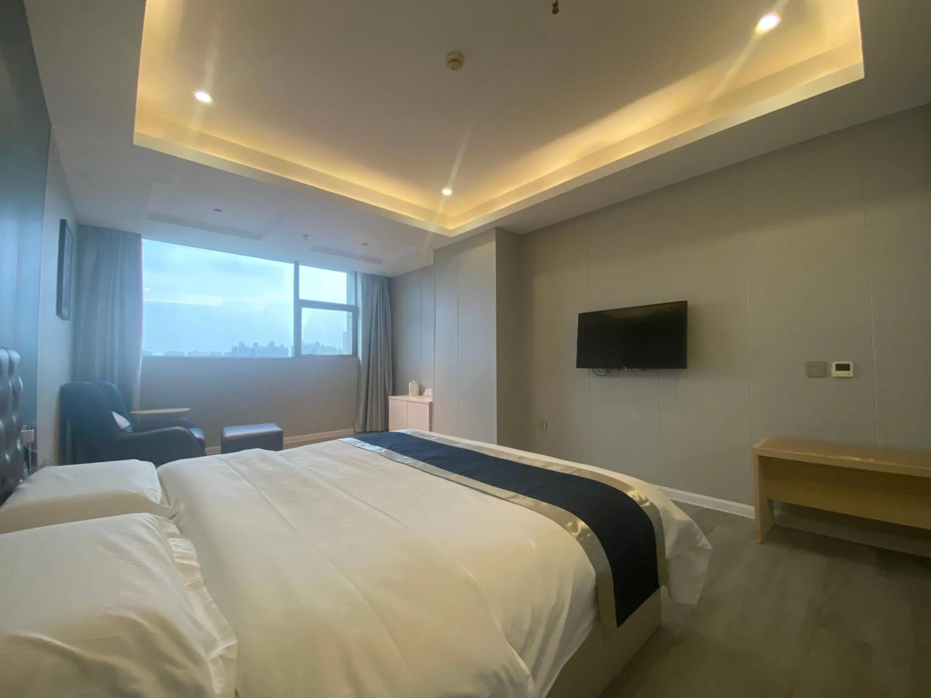 Bed in Green Island Holiday Hotel