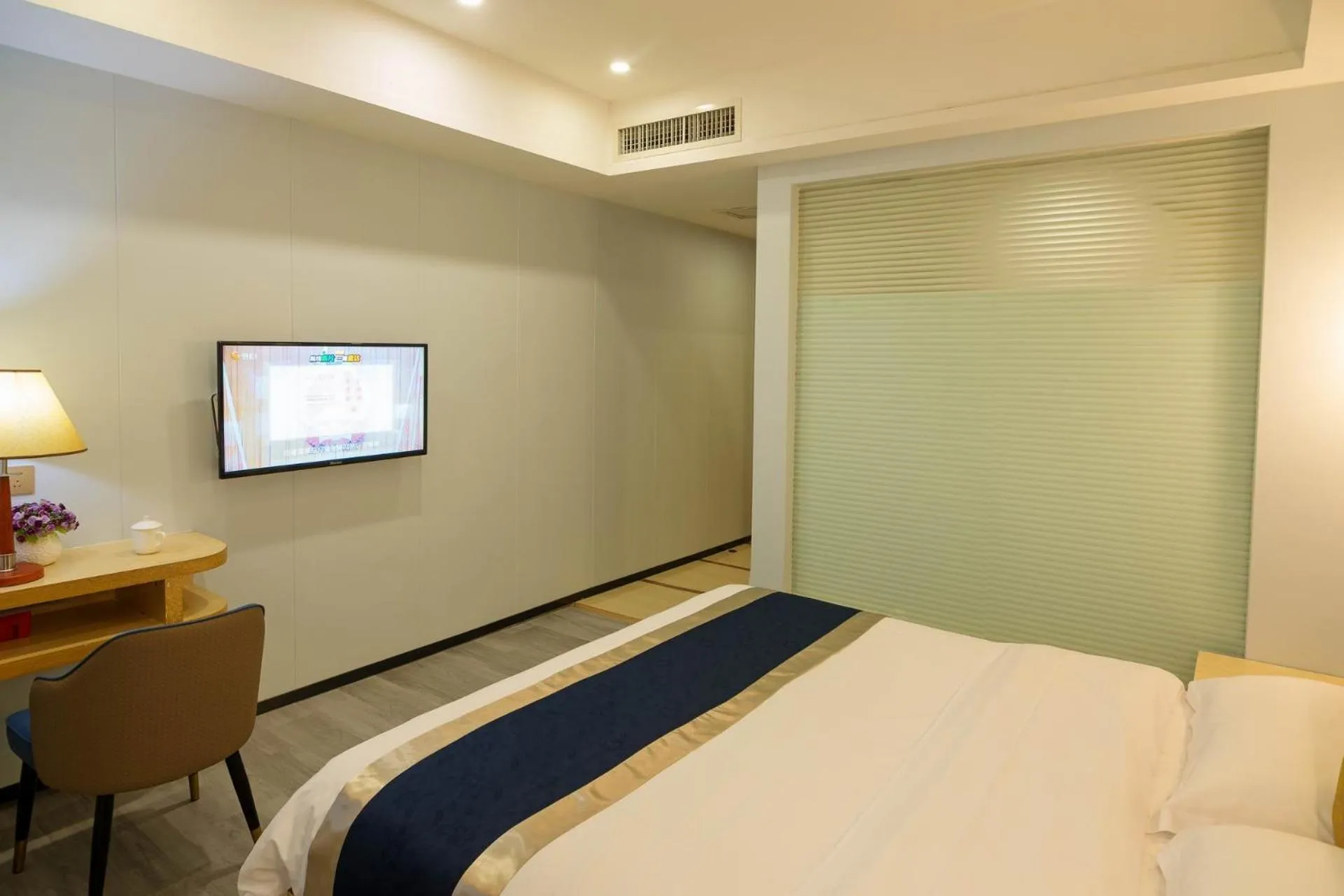 Bed in Green Island Holiday Hotel