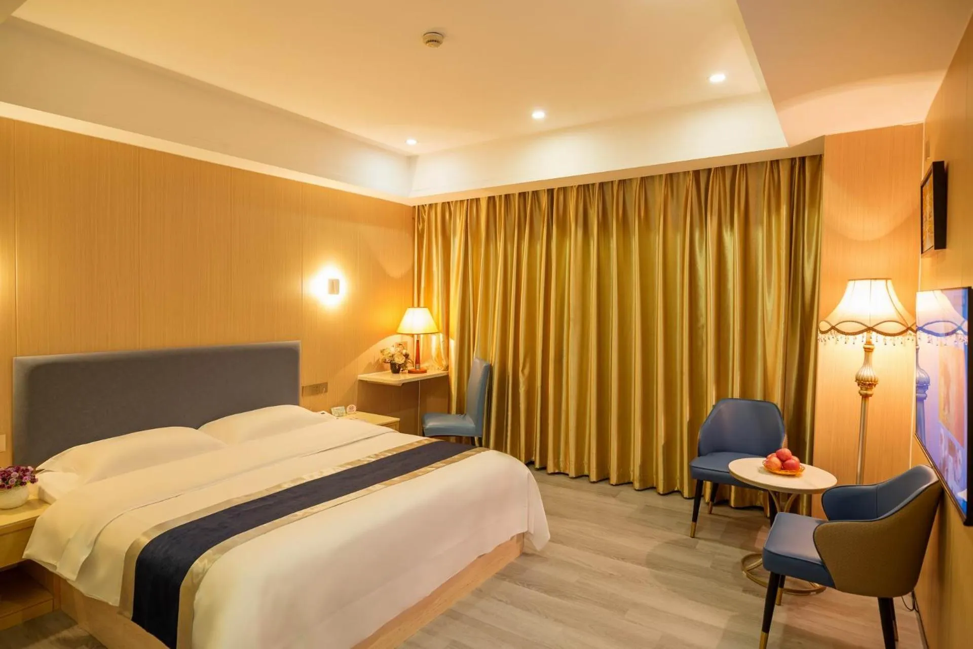 Bed in Green Island Holiday Hotel