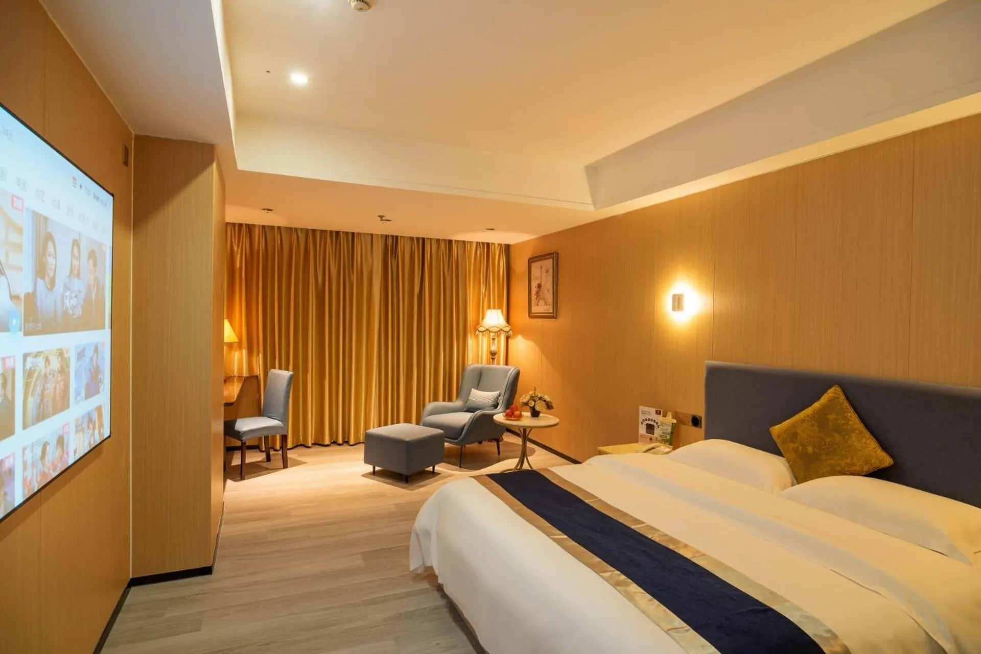 Bed in Green Island Holiday Hotel