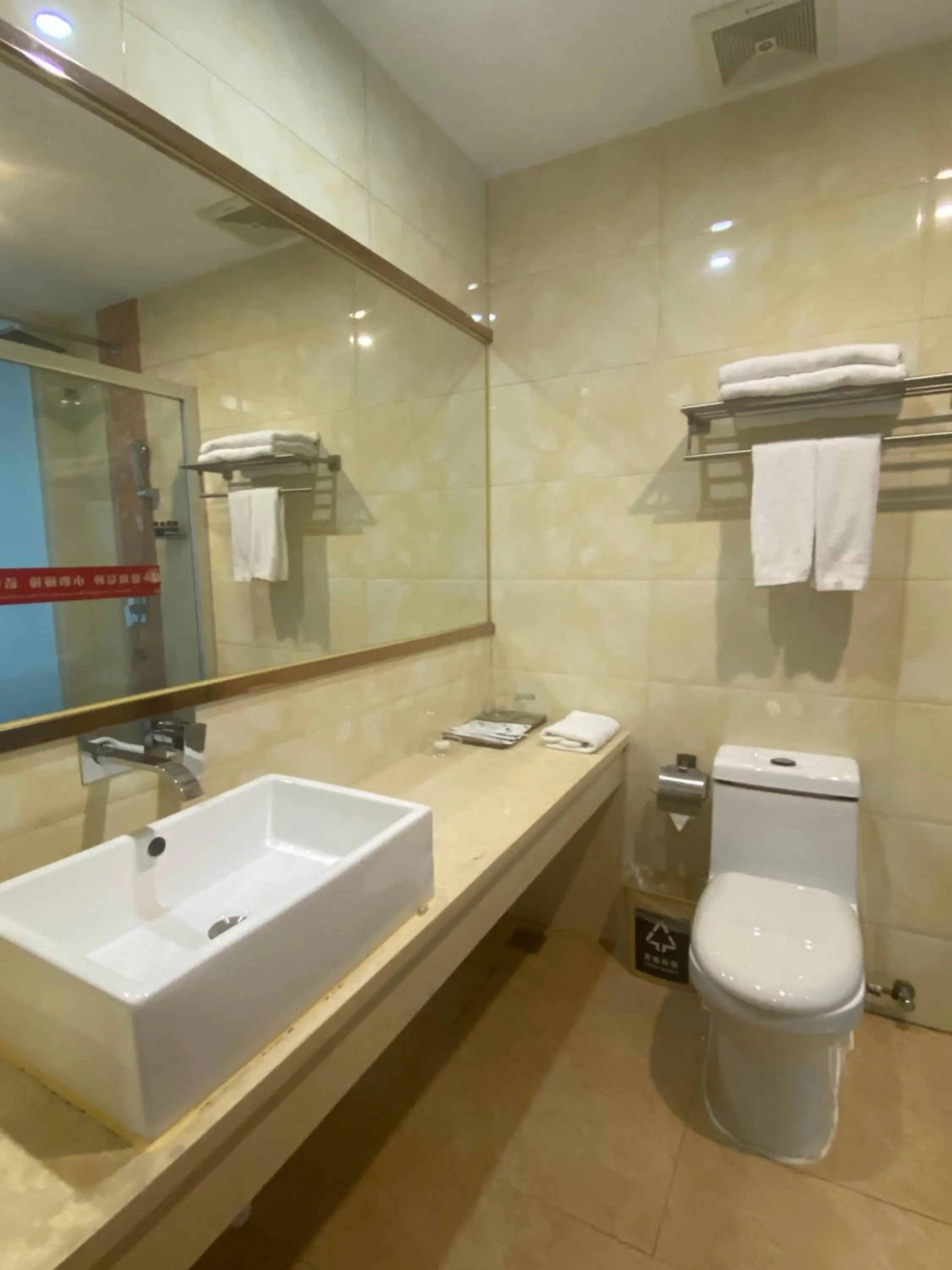 Toilet in Green Island Holiday Hotel