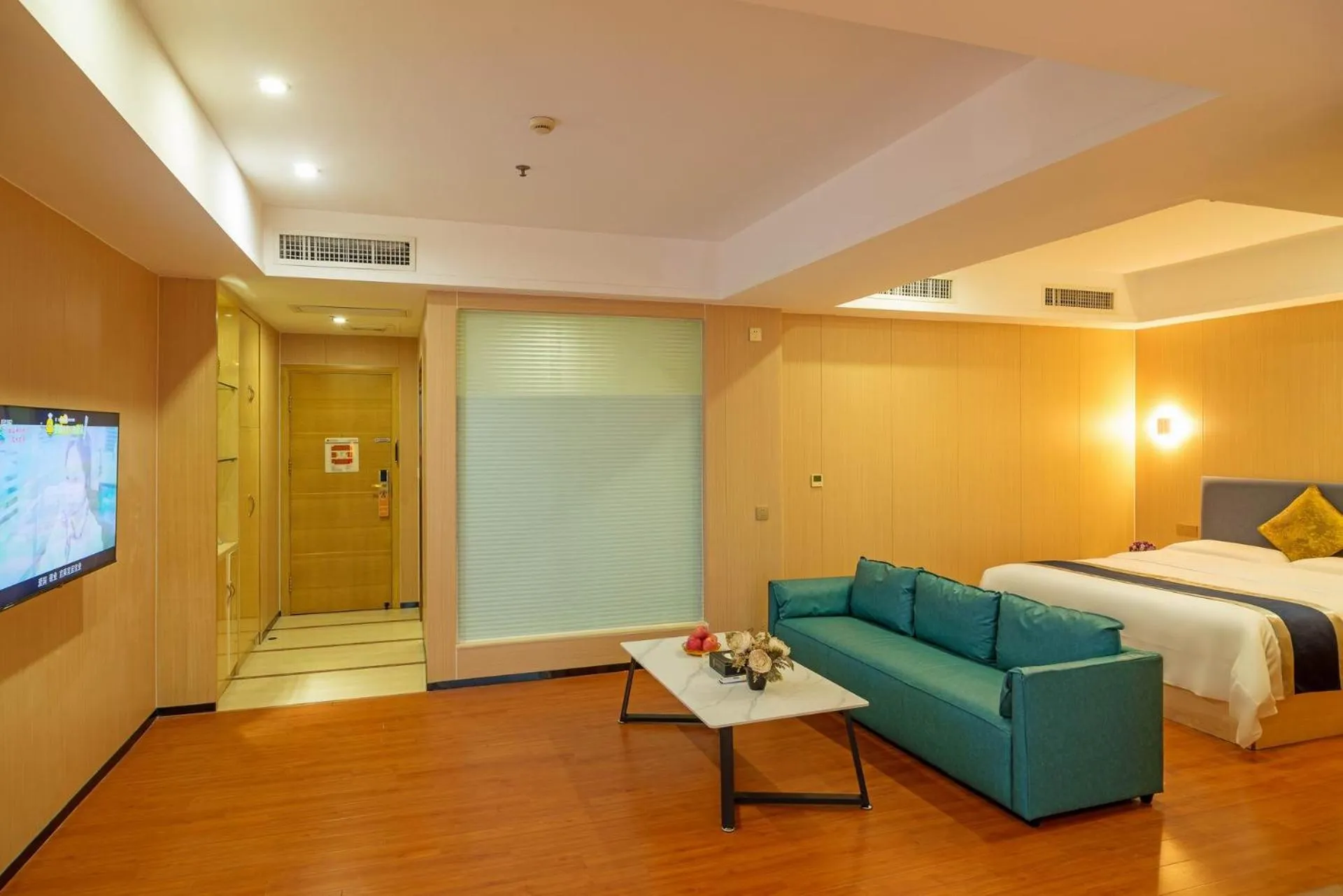 Bed in Green Island Holiday Hotel