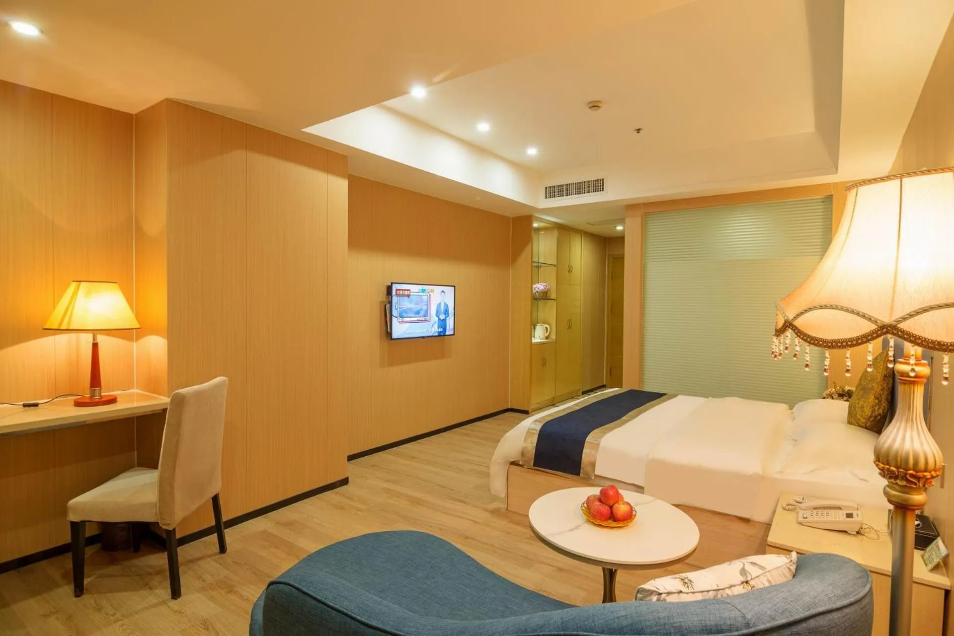 Bed in Green Island Holiday Hotel