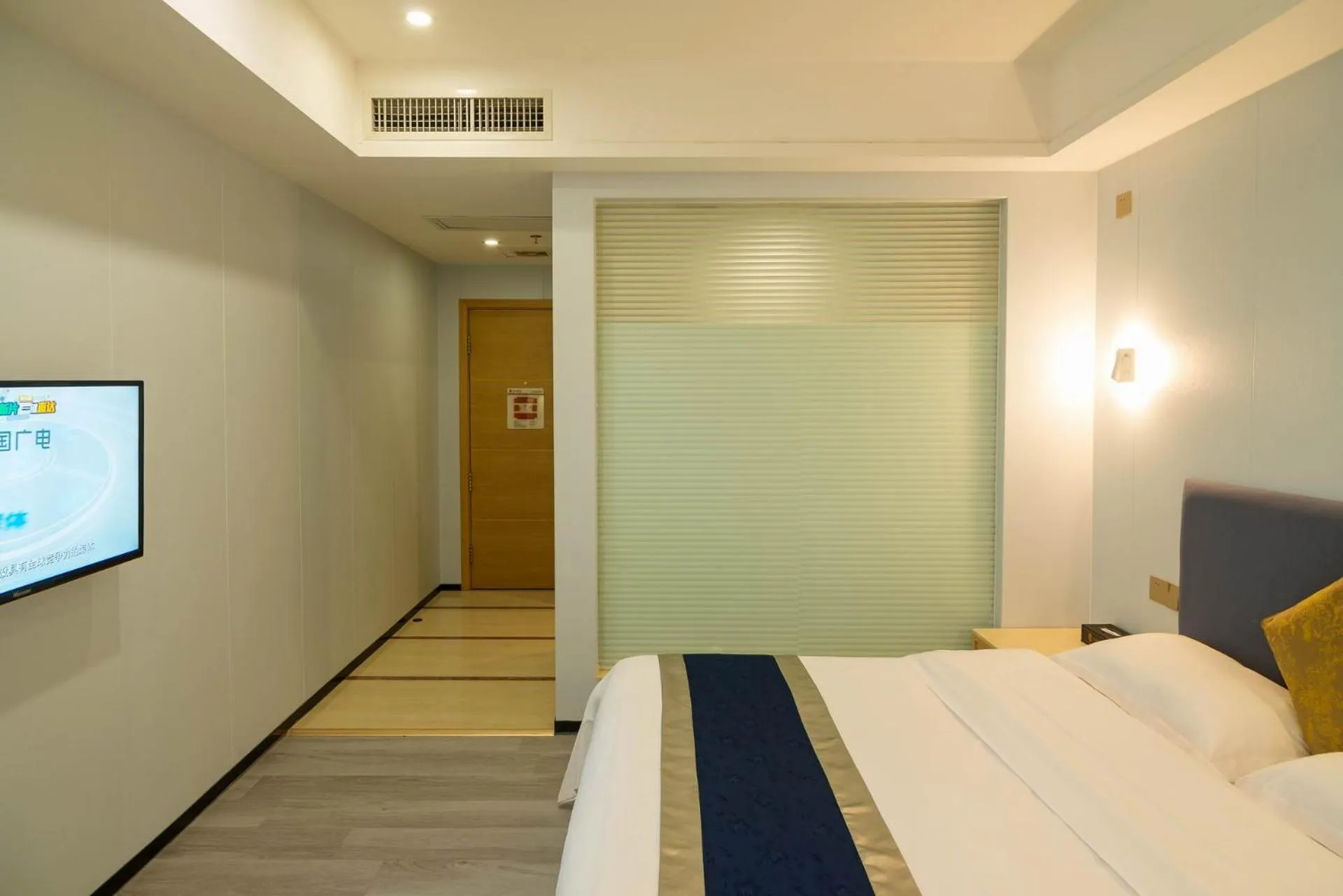 Bed in Green Island Holiday Hotel