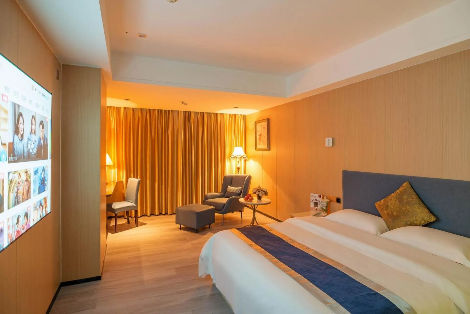 Bed in Green Island Holiday Hotel