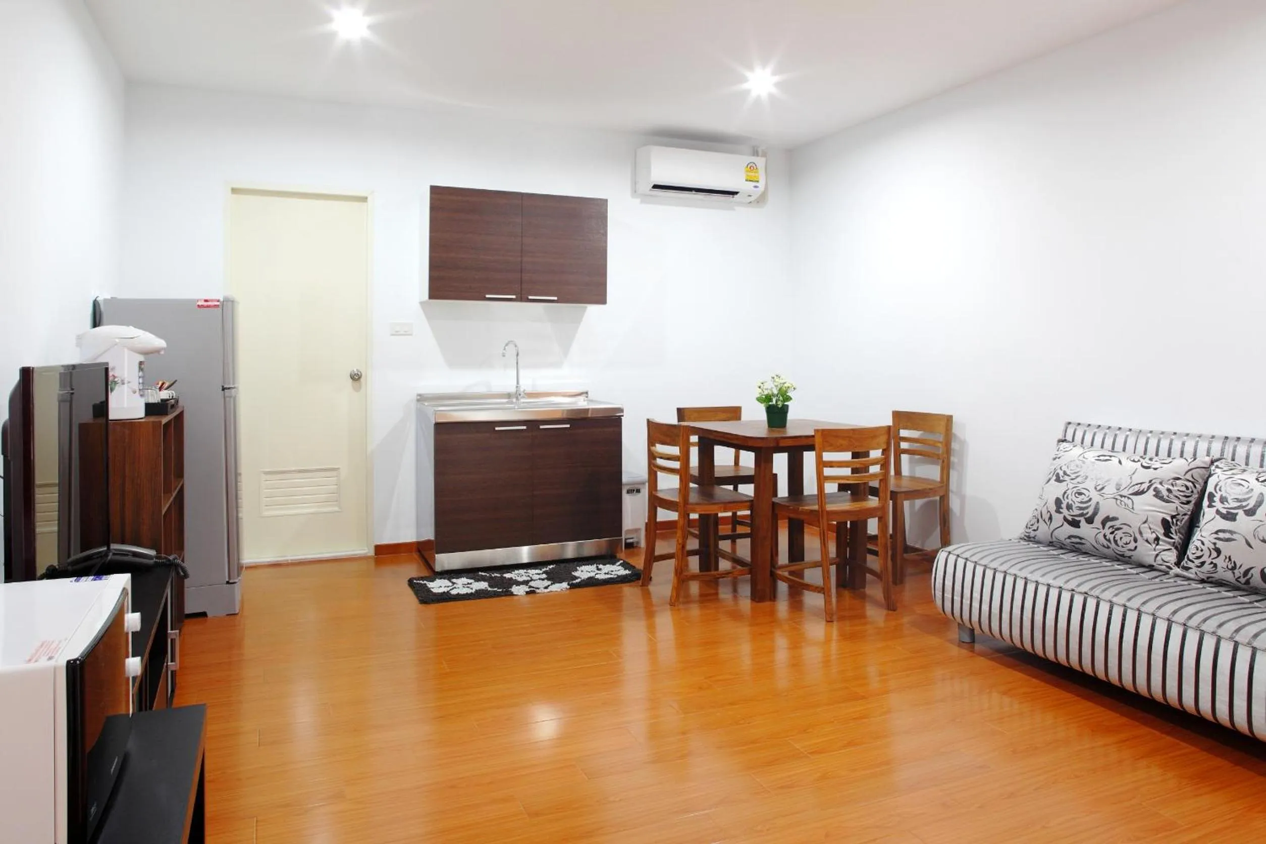 Double DD House at MRT Sutthisarn