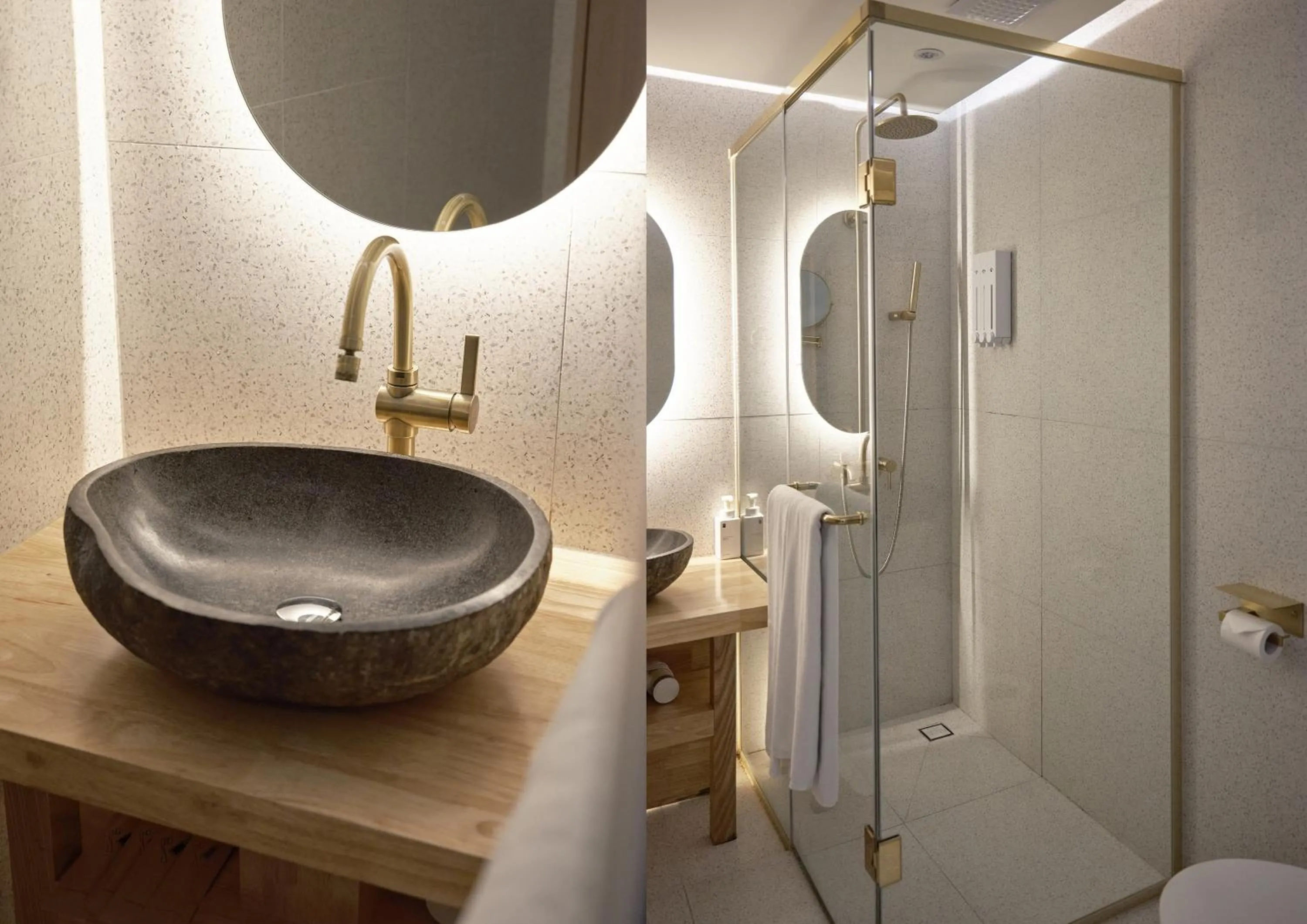 Shower in UH Suite The Seoul