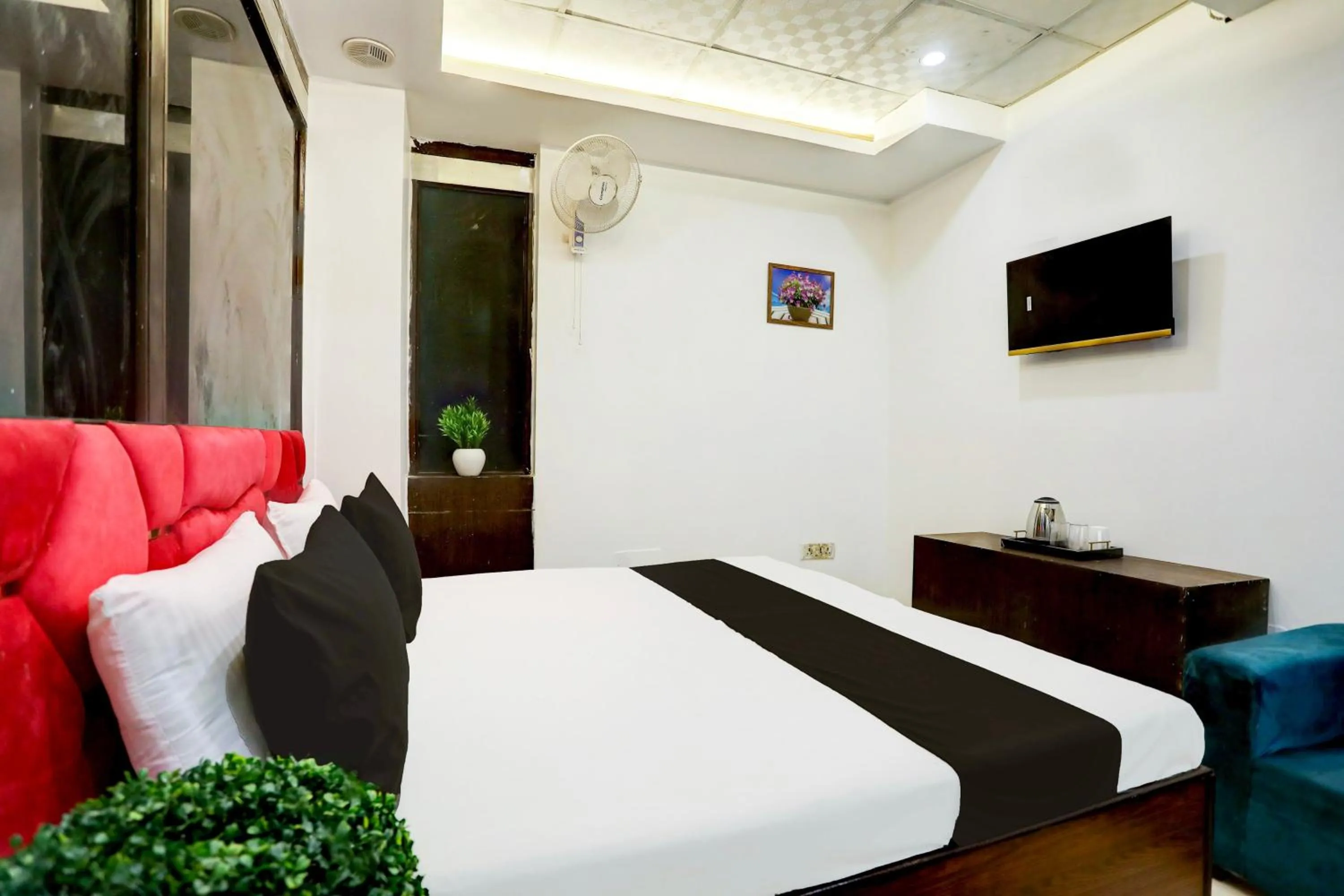 Bedroom, Bed in Hotel O Kashish Residency