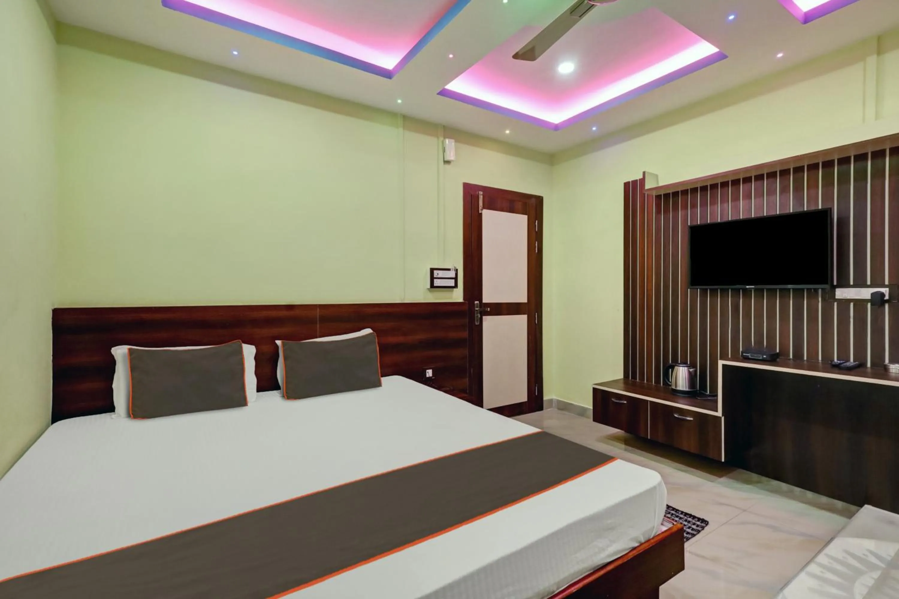 Bedroom, Bed in Hotel O Maa Bharati