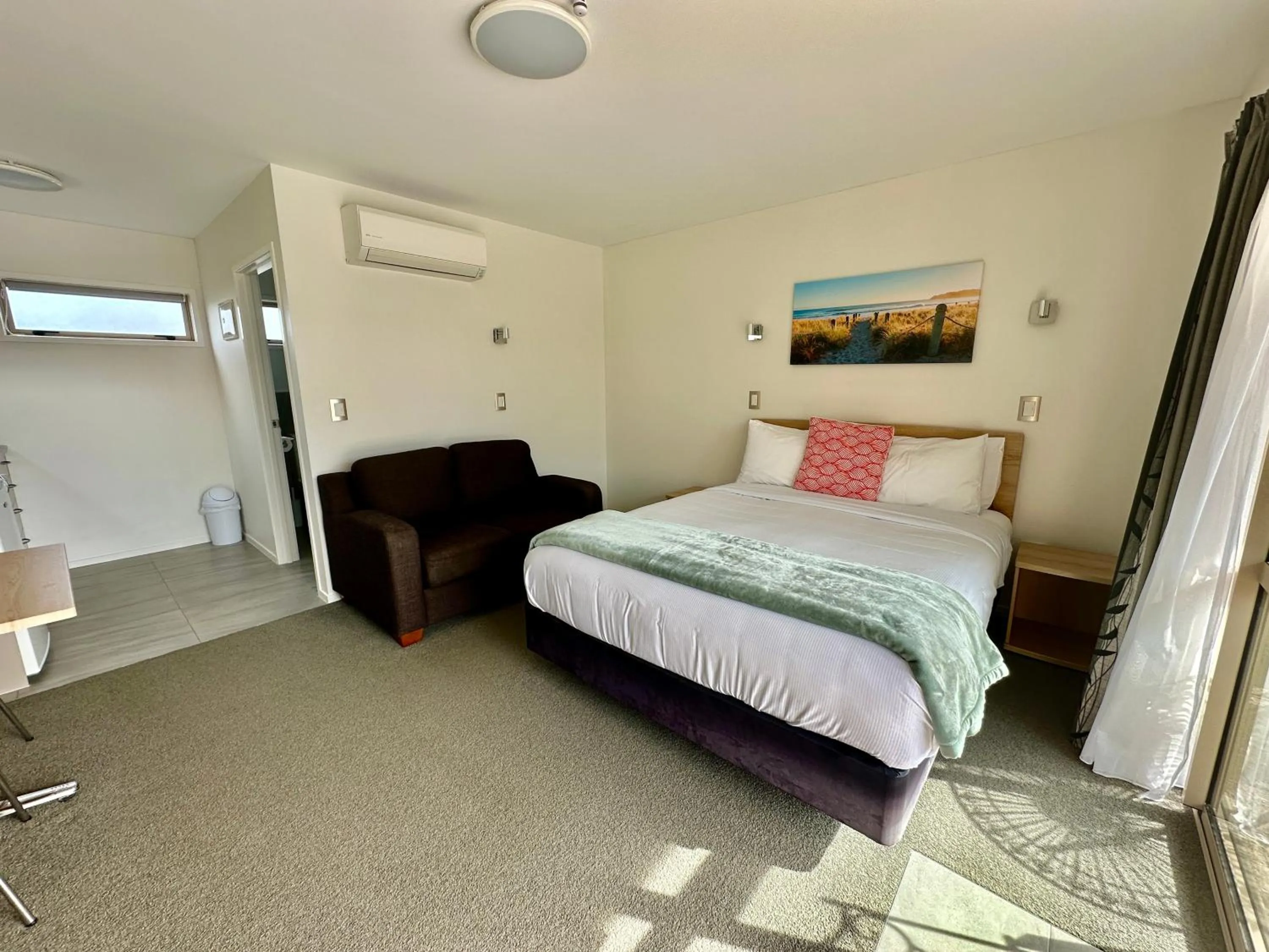 Bedroom, Bed in The Olive Motel